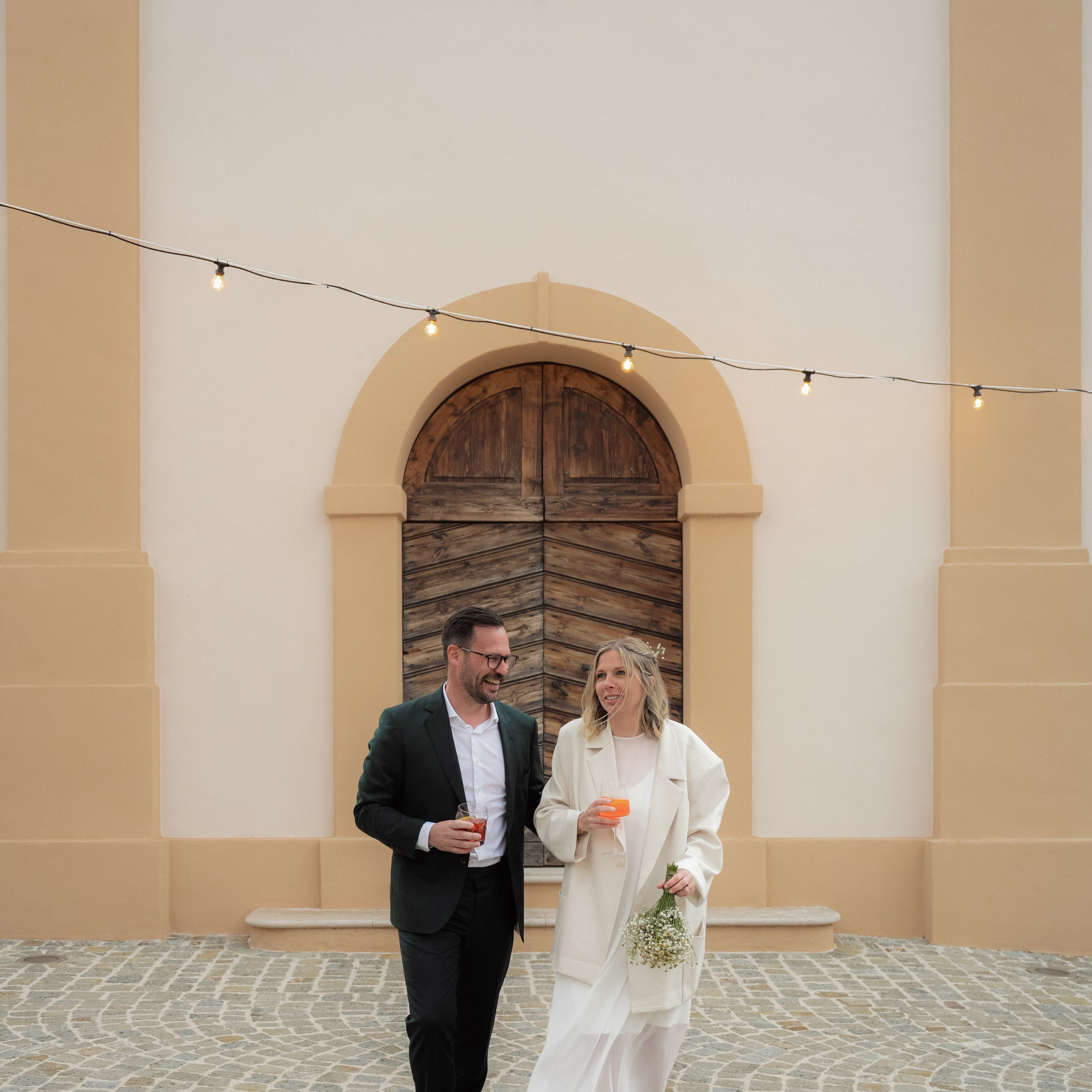 Momenti spontanei tra gli sposi — reportage matrimoniale nelle Marche
