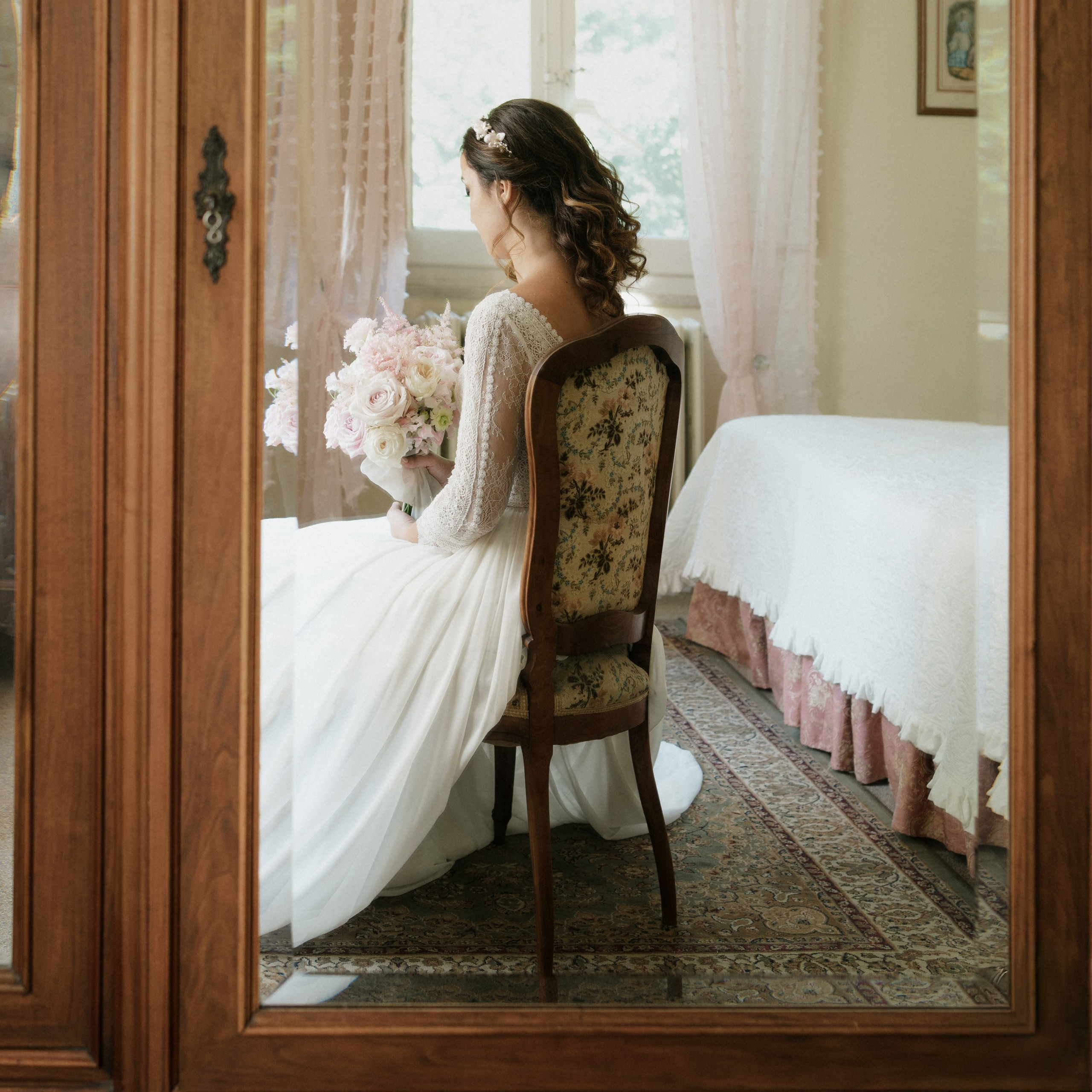 Sposa che si prepara il giorno del matrimonio — fotografia di reportage nelle Marche
