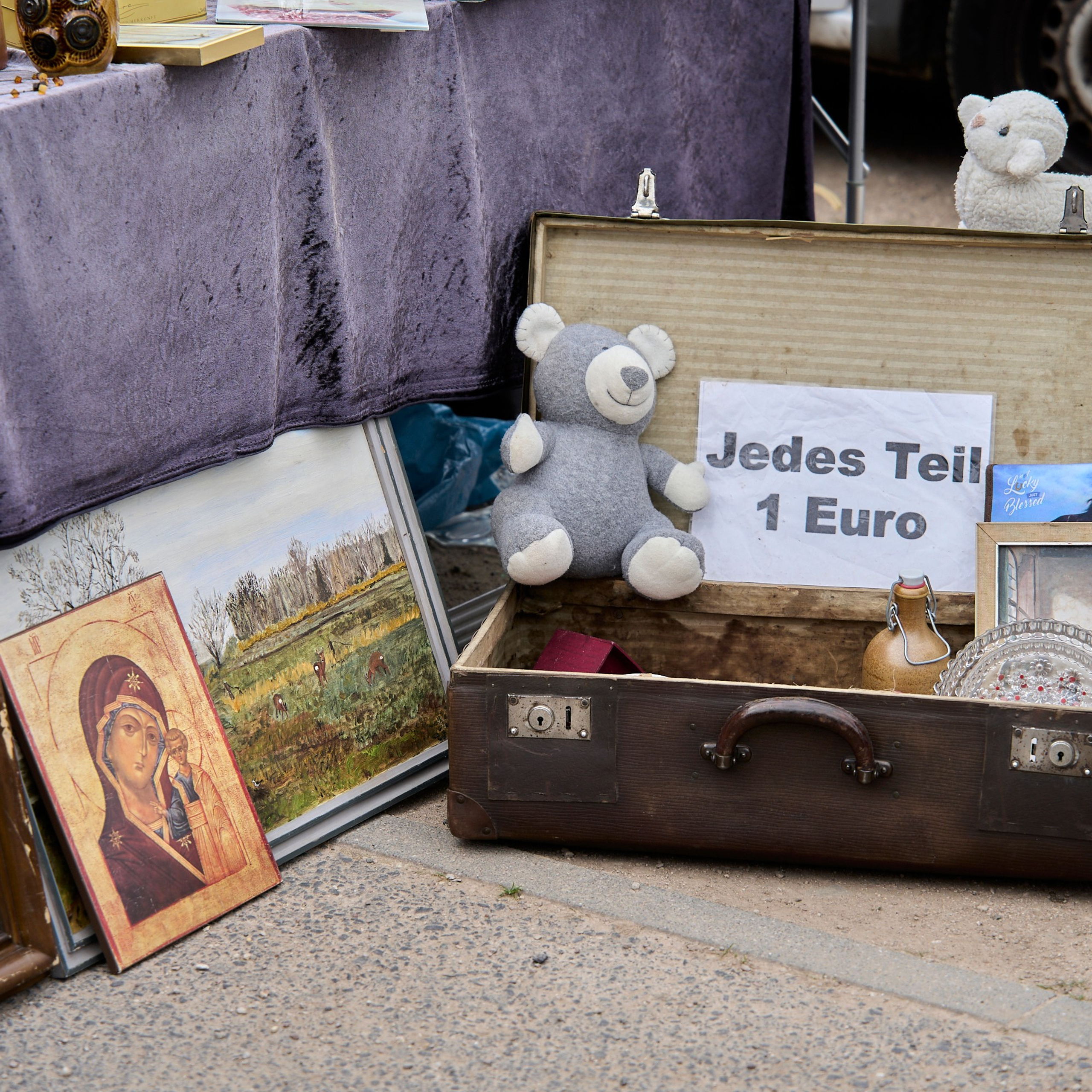 Flohmarkt-Fund (neu). Aleksandr Steinbrenner | Streetfotografie