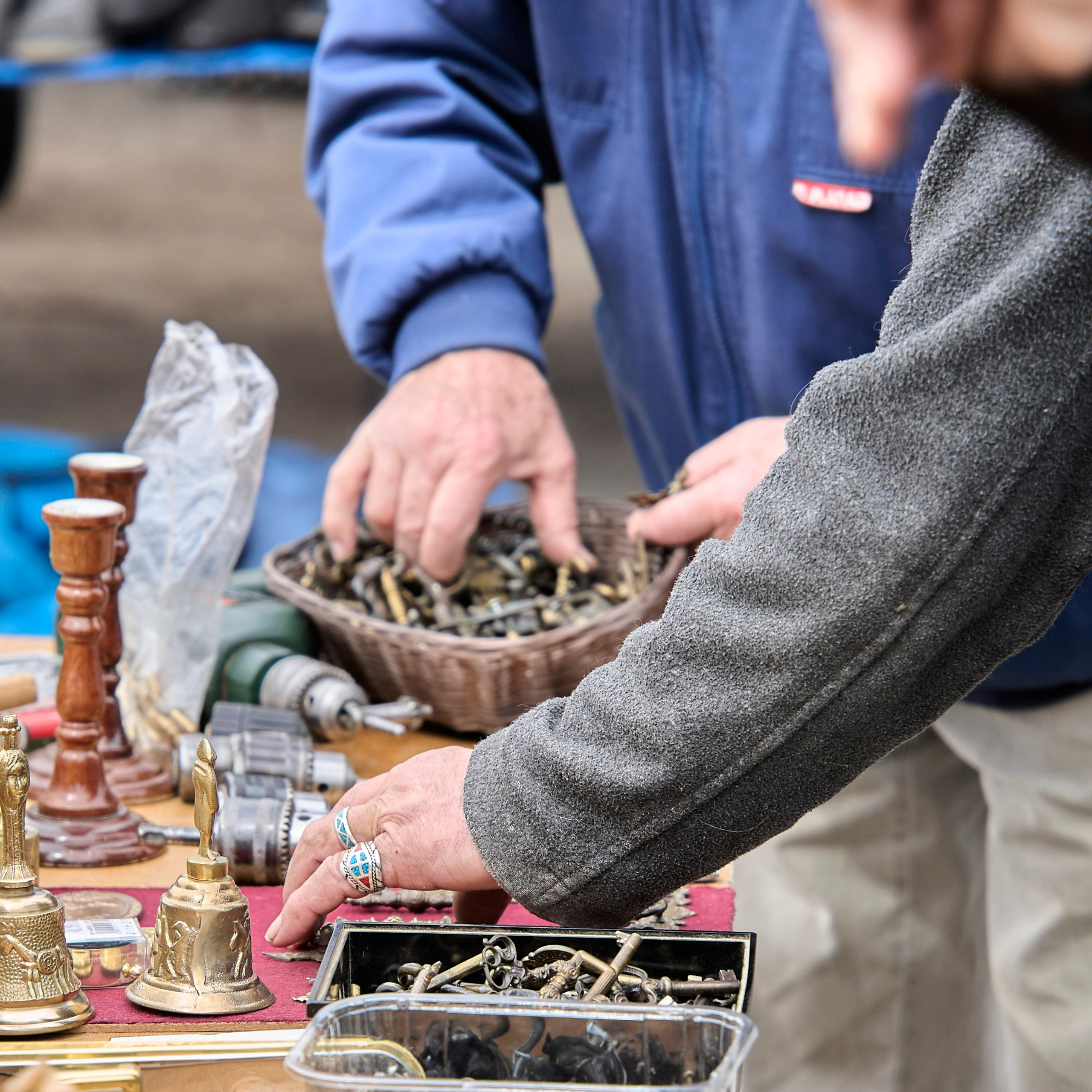 Flohmarkt-Fund (neu). Aleksandr Steinbrenner | Streetfotografie