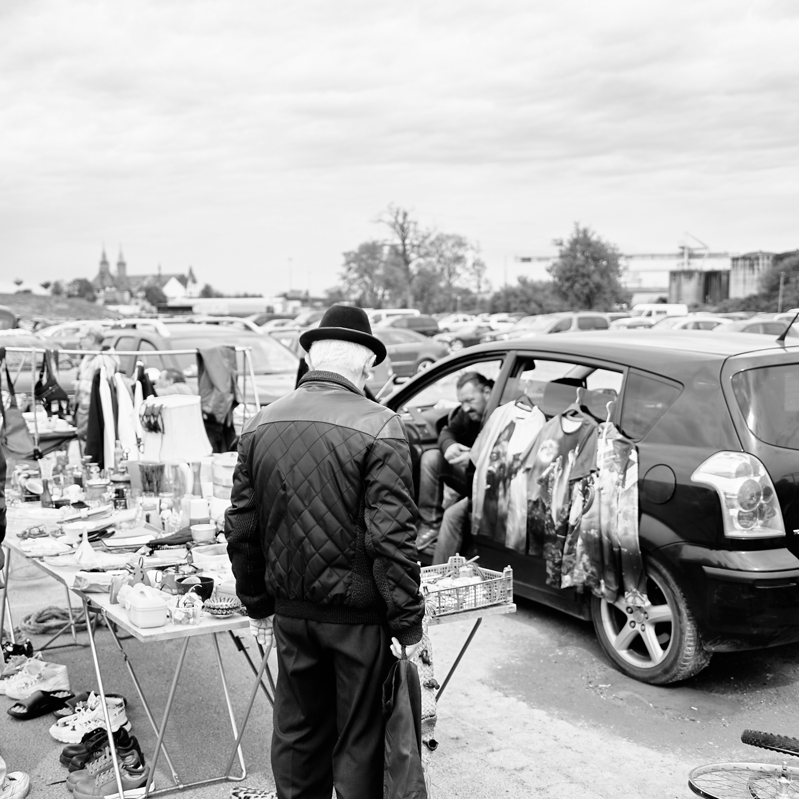 Flohmarkt-Fund (neu). Aleksandr Steinbrenner | Streetfotografie