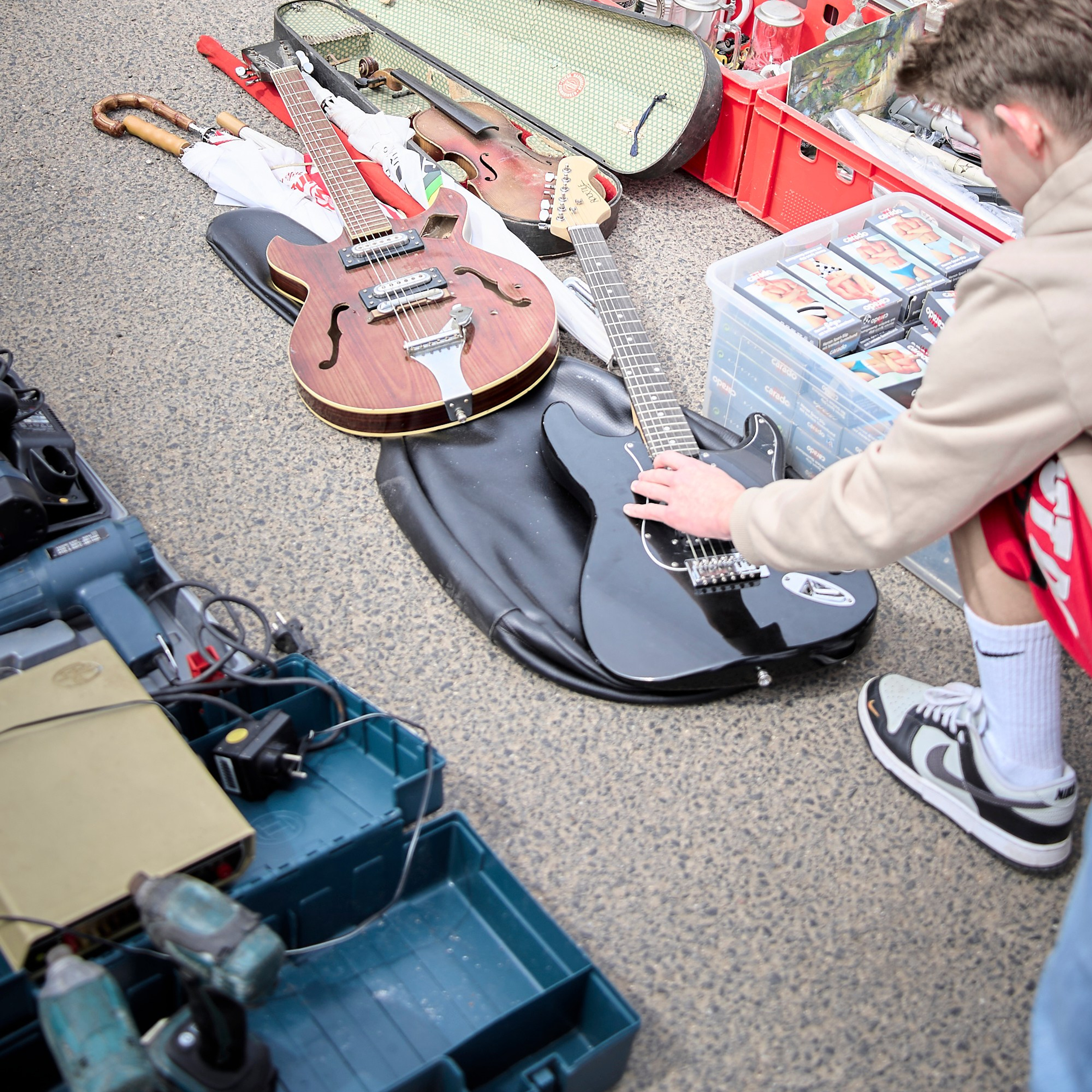 Flohmarkt-Fund (neu). Aleksandr Steinbrenner | Streetfotografie