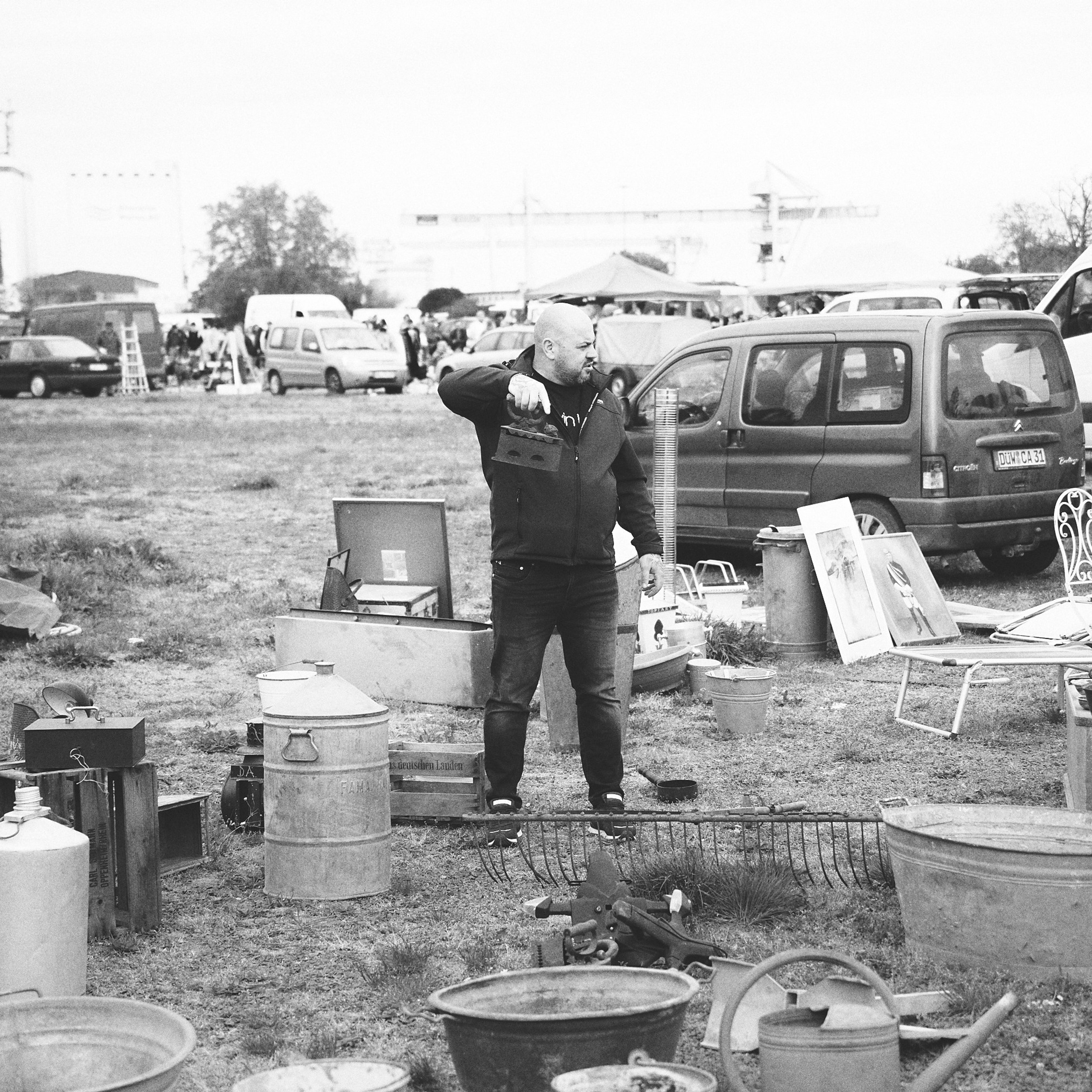 Flohmarkt-Fund (neu). Aleksandr Steinbrenner | Streetfotografie