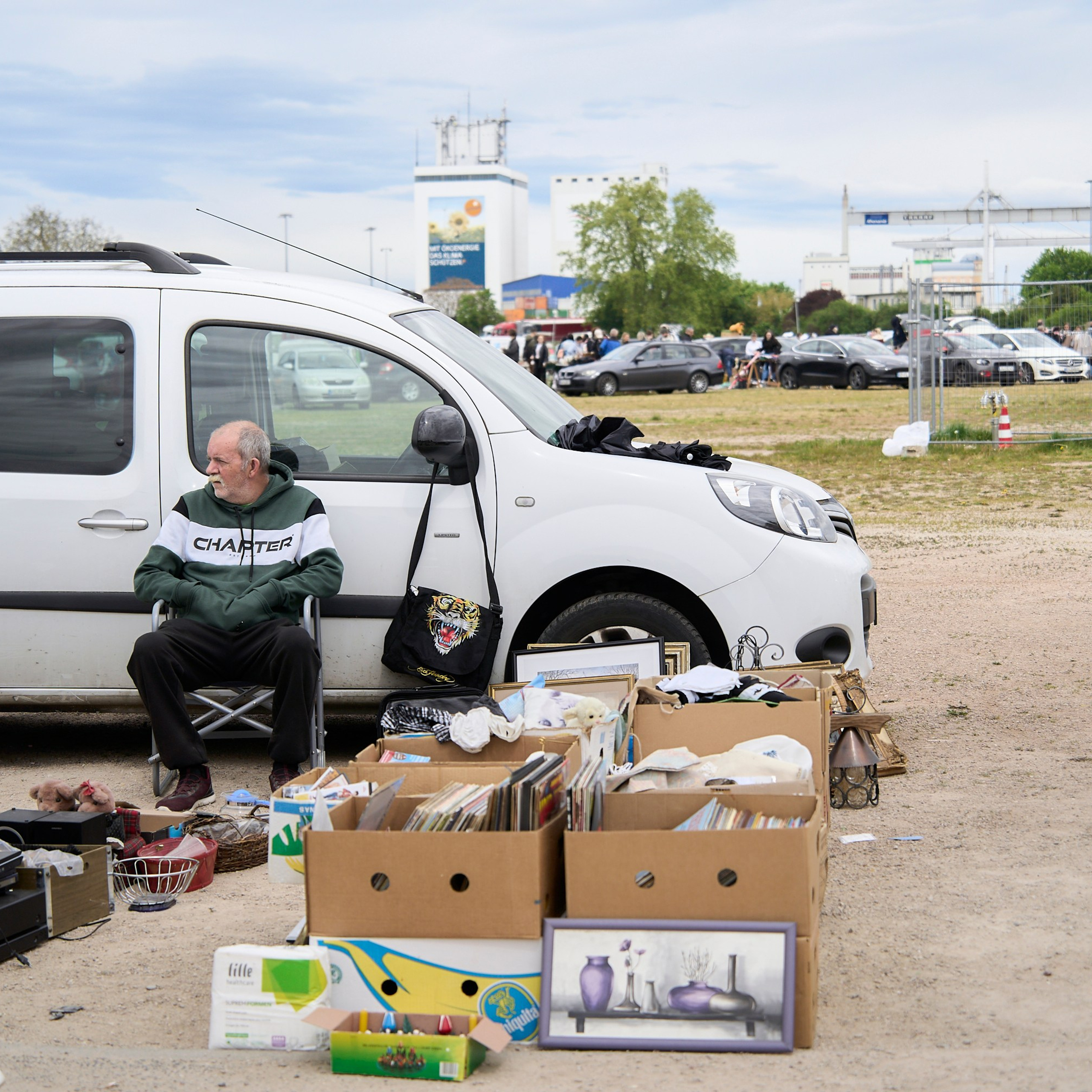 Flohmarkt-Fund (neu). Aleksandr Steinbrenner | Streetfotografie