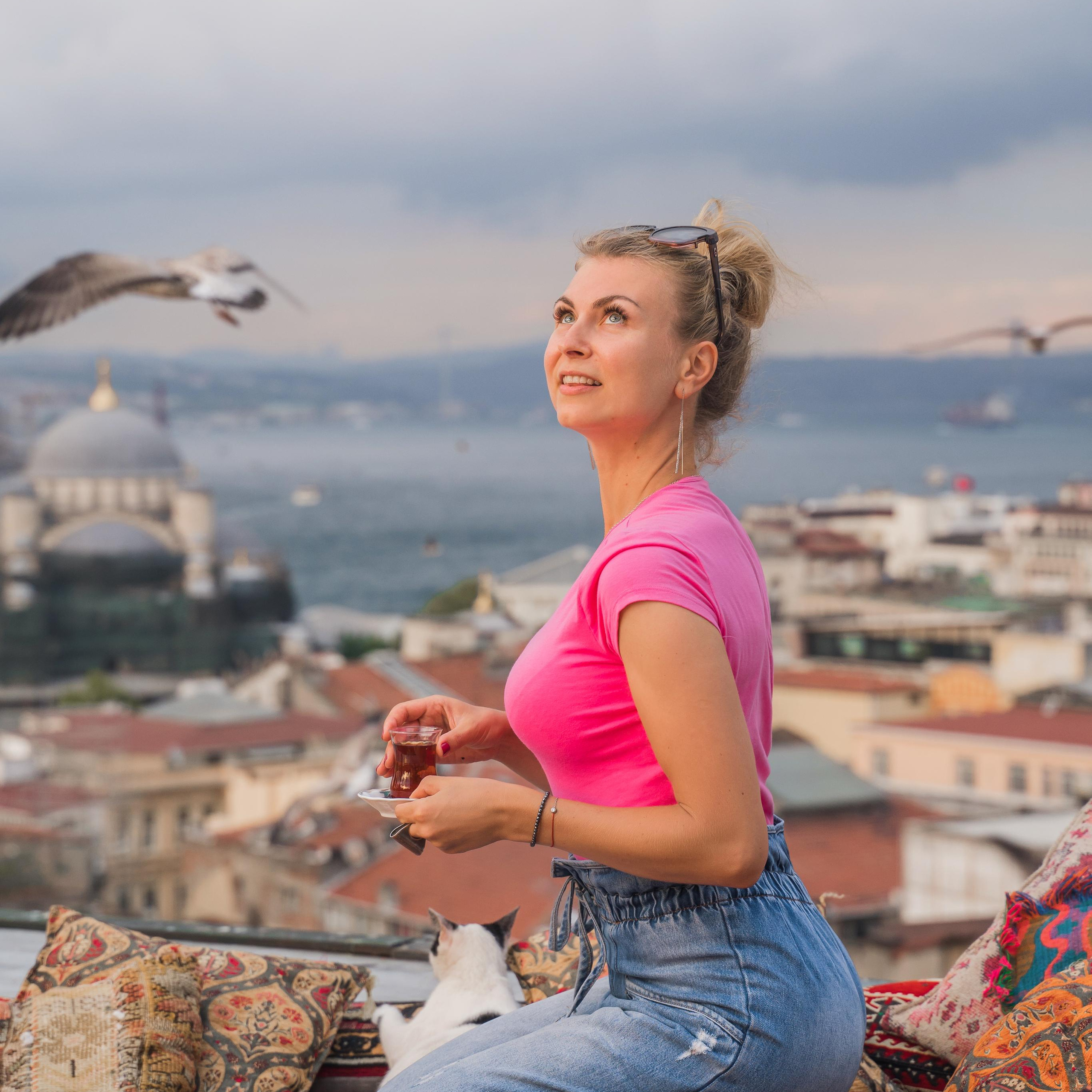 Фотосессия в Стамбуле. Фотограф в Стамбуле. Лайфстайл фотограф в Стамбуле Анатолий. Фотосессии на крышах с чайками