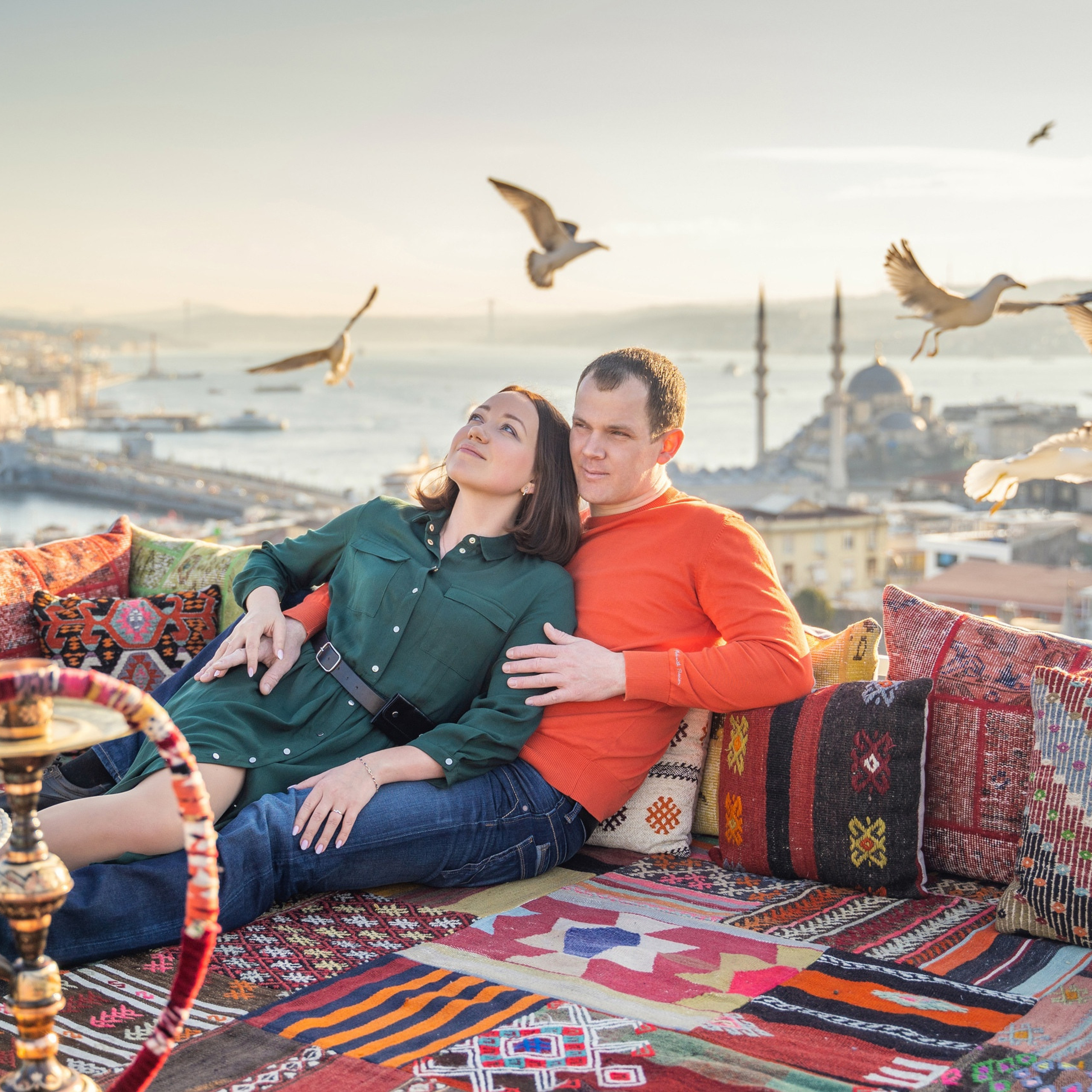 Фотосессия в Стамбуле. Фотограф в Стамбуле. Лайфстайл фотограф в Стамбуле Анатолий. Фотосессии на крышах с чайками