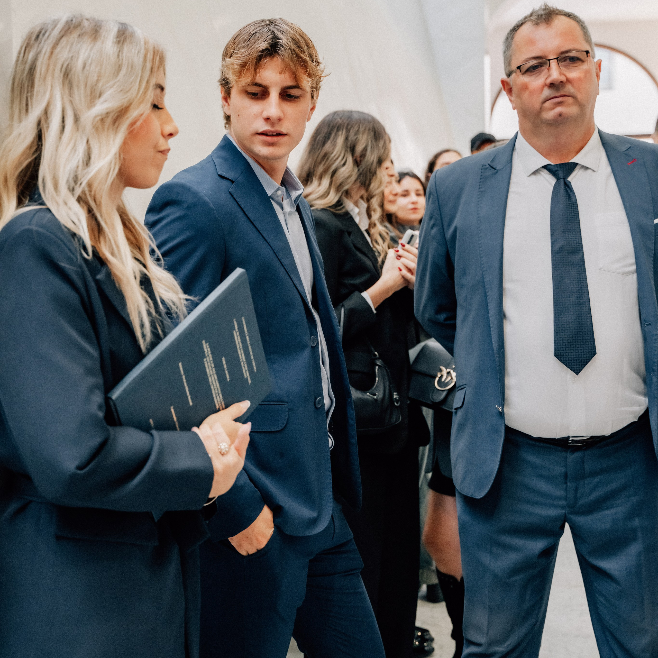 Auguri Dottoressa Bichis!. Luximagepro.com