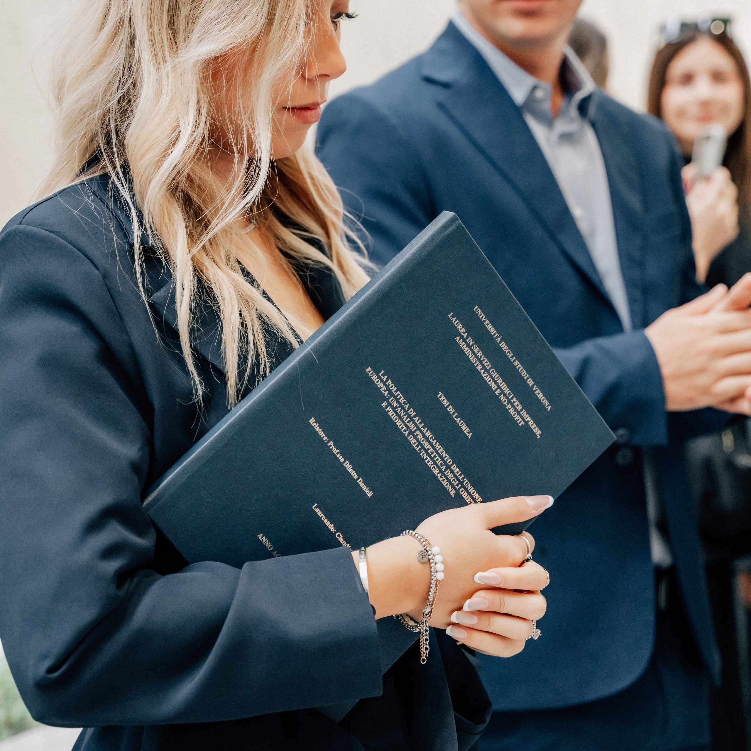 Auguri Dottoressa Bichis!. Luximagepro.com