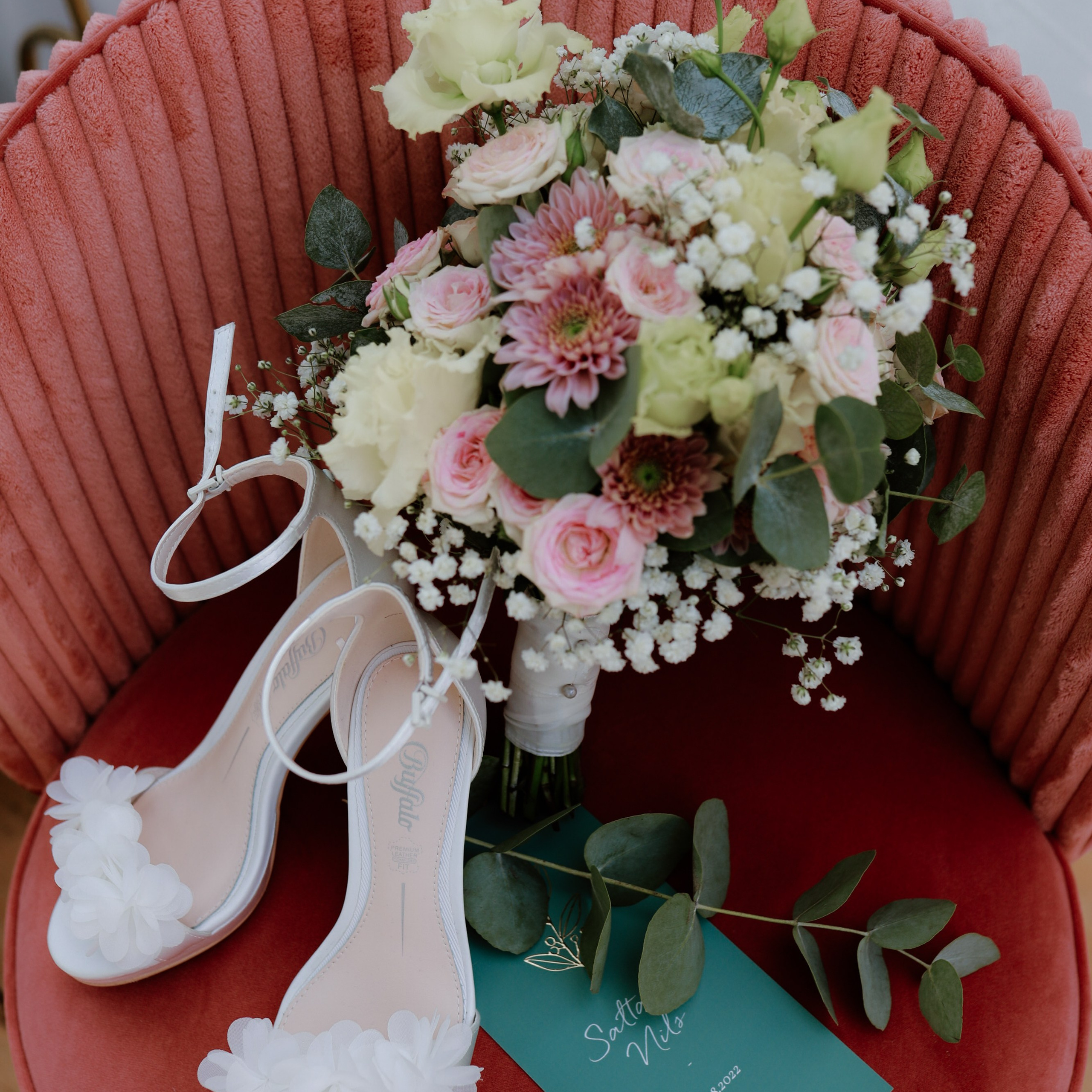 „Vintage Schuhe der Braut – Getting Ready Hochzeitsfotografie“. “Vintage bridal shoes – getting ready wedding photography”