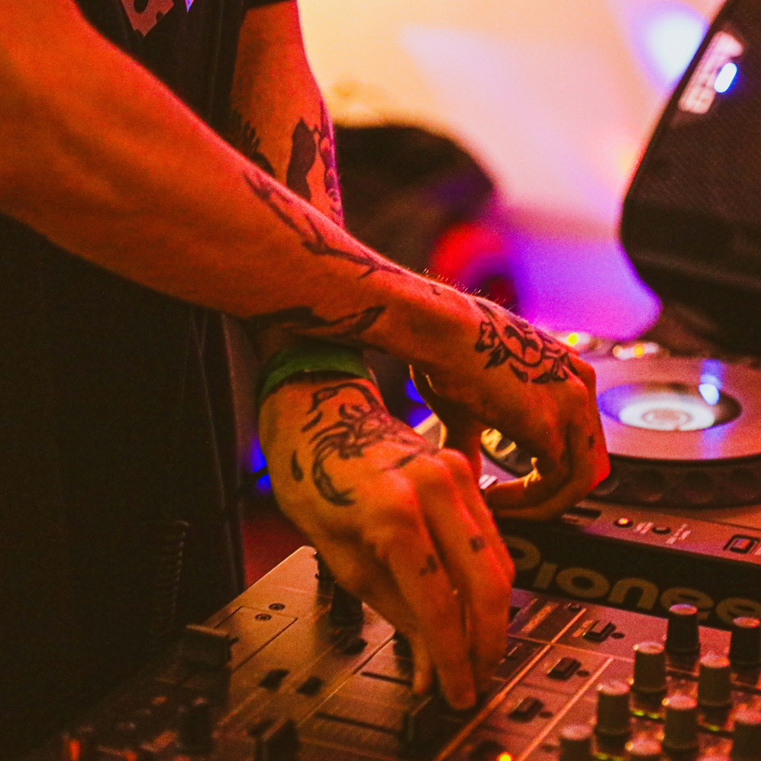 Music Event Photography — Live Shows & Behind the Scenes. Lifestyle & Documentary Photography in Bristol, Bath & London — def0cused