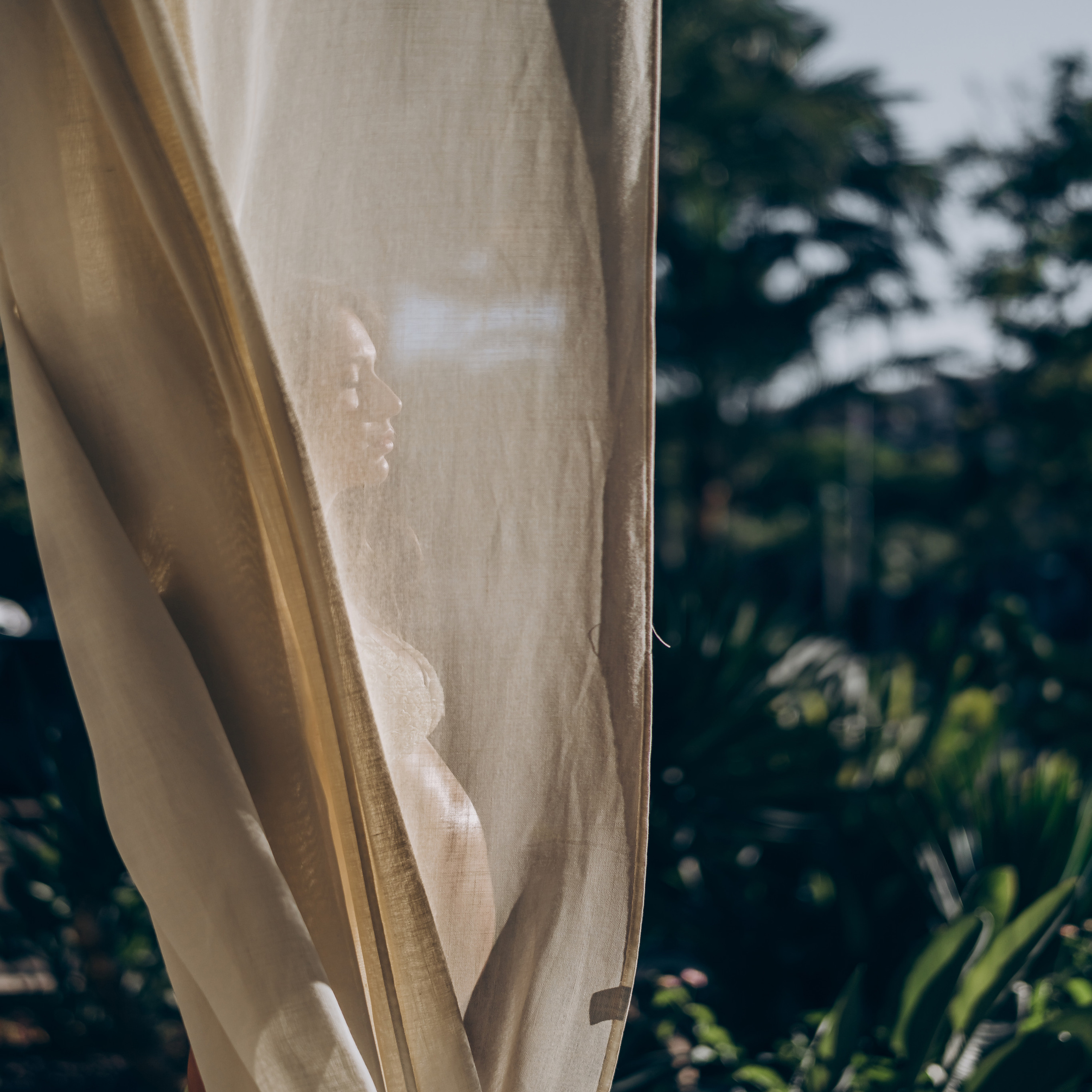 Light pregnancy photoshoot