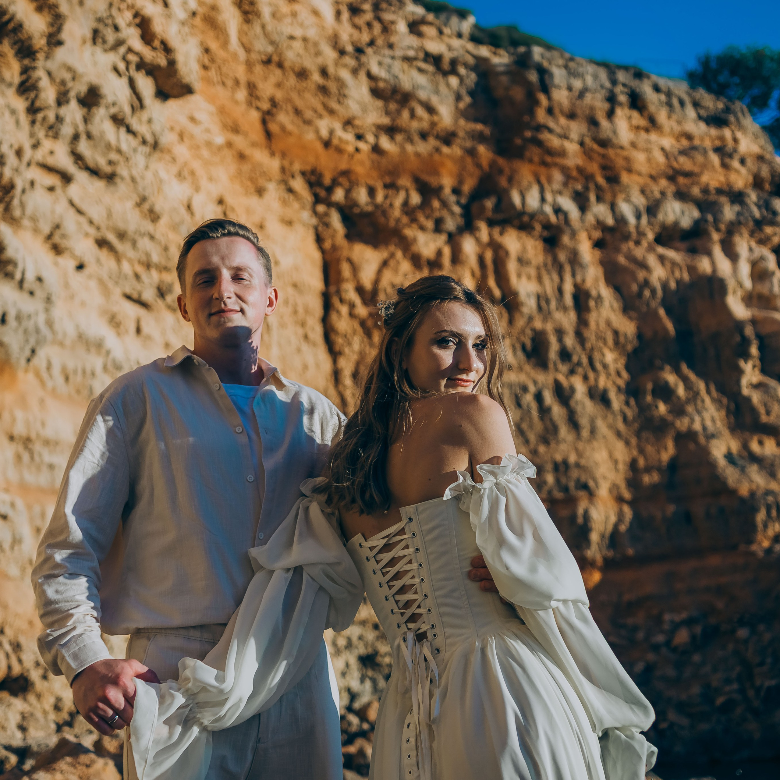 Intimate vow in the bay