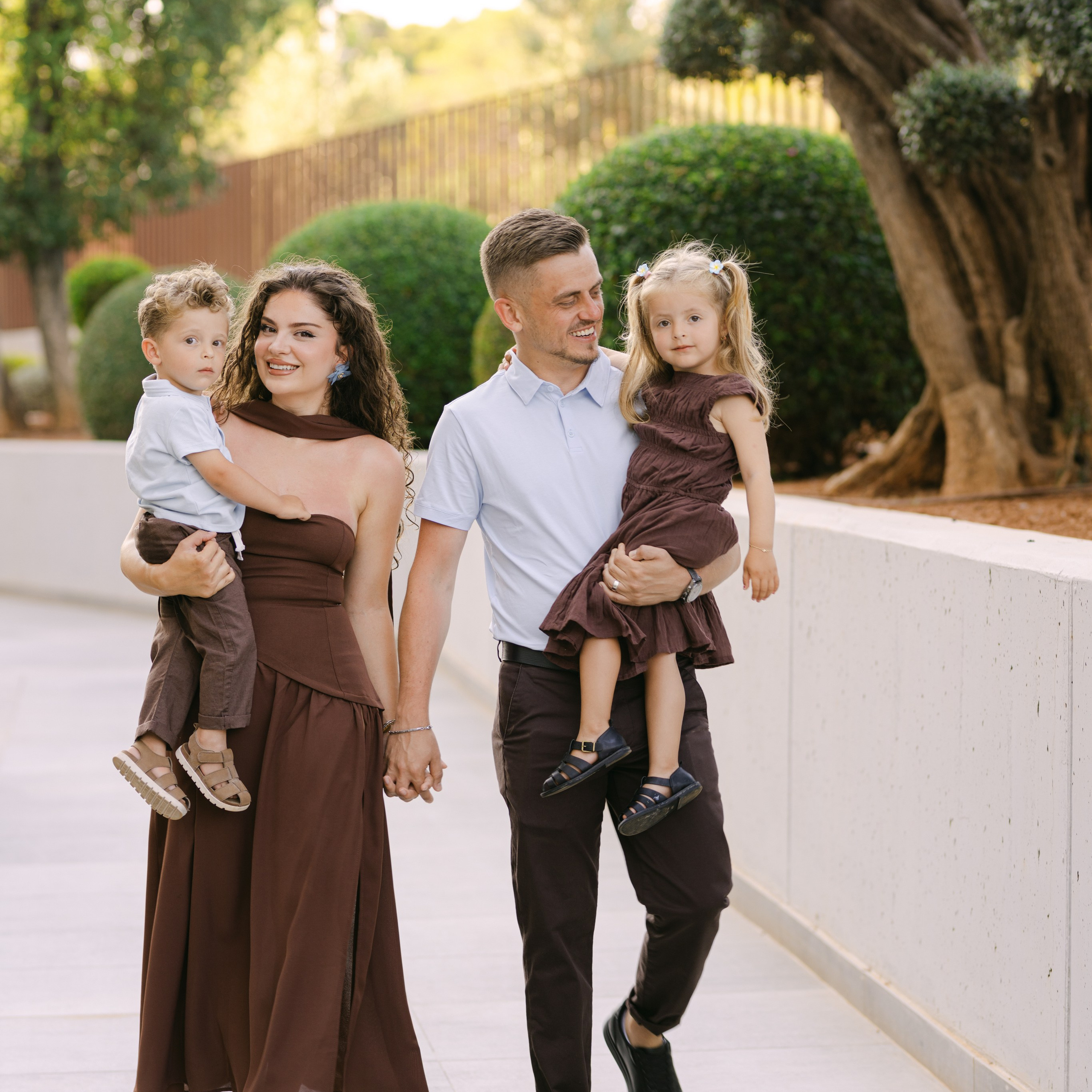 Family Photoshoot Mallorca Arenal — Natural Lifestyle Photography