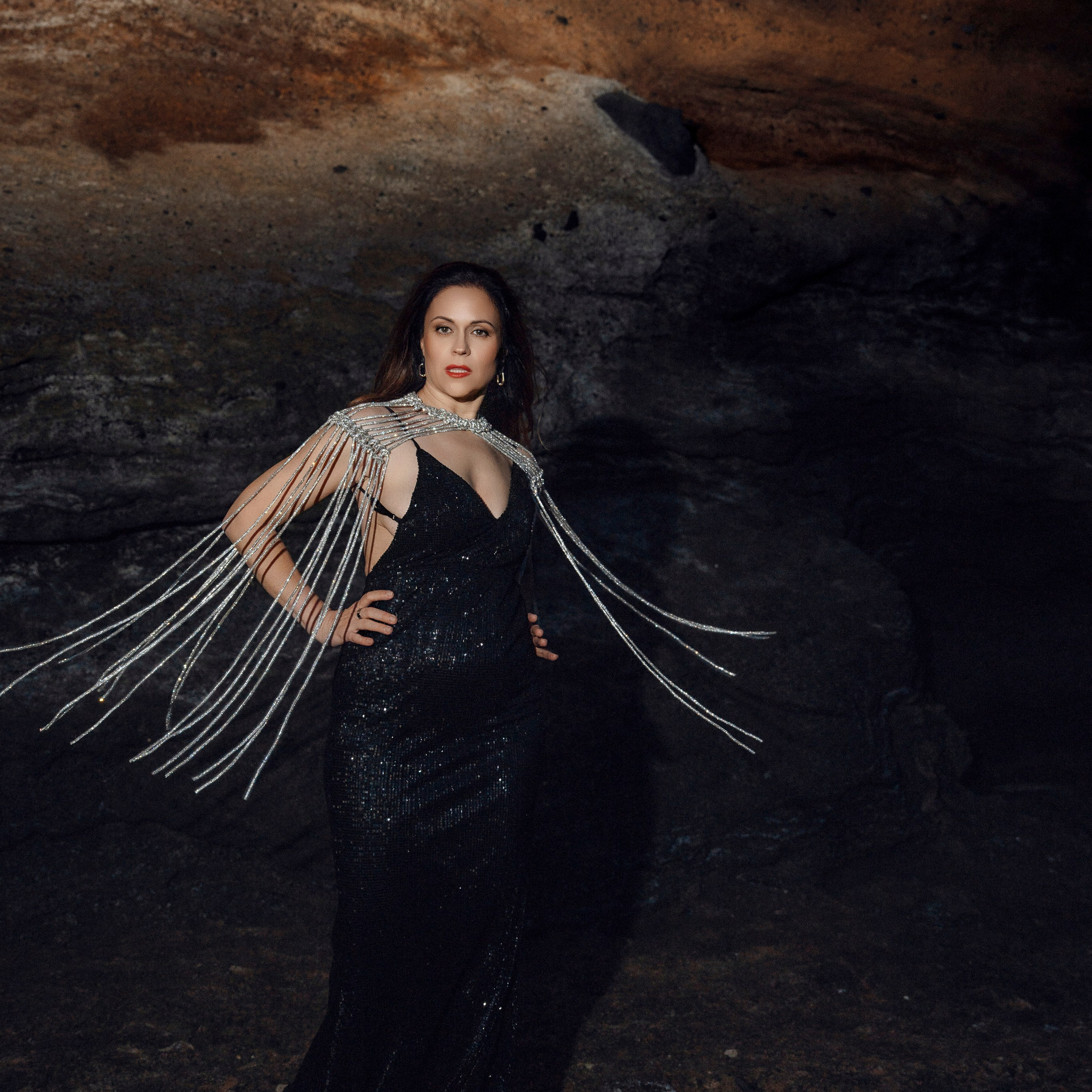 Накидка из шнуров со стразами 10€