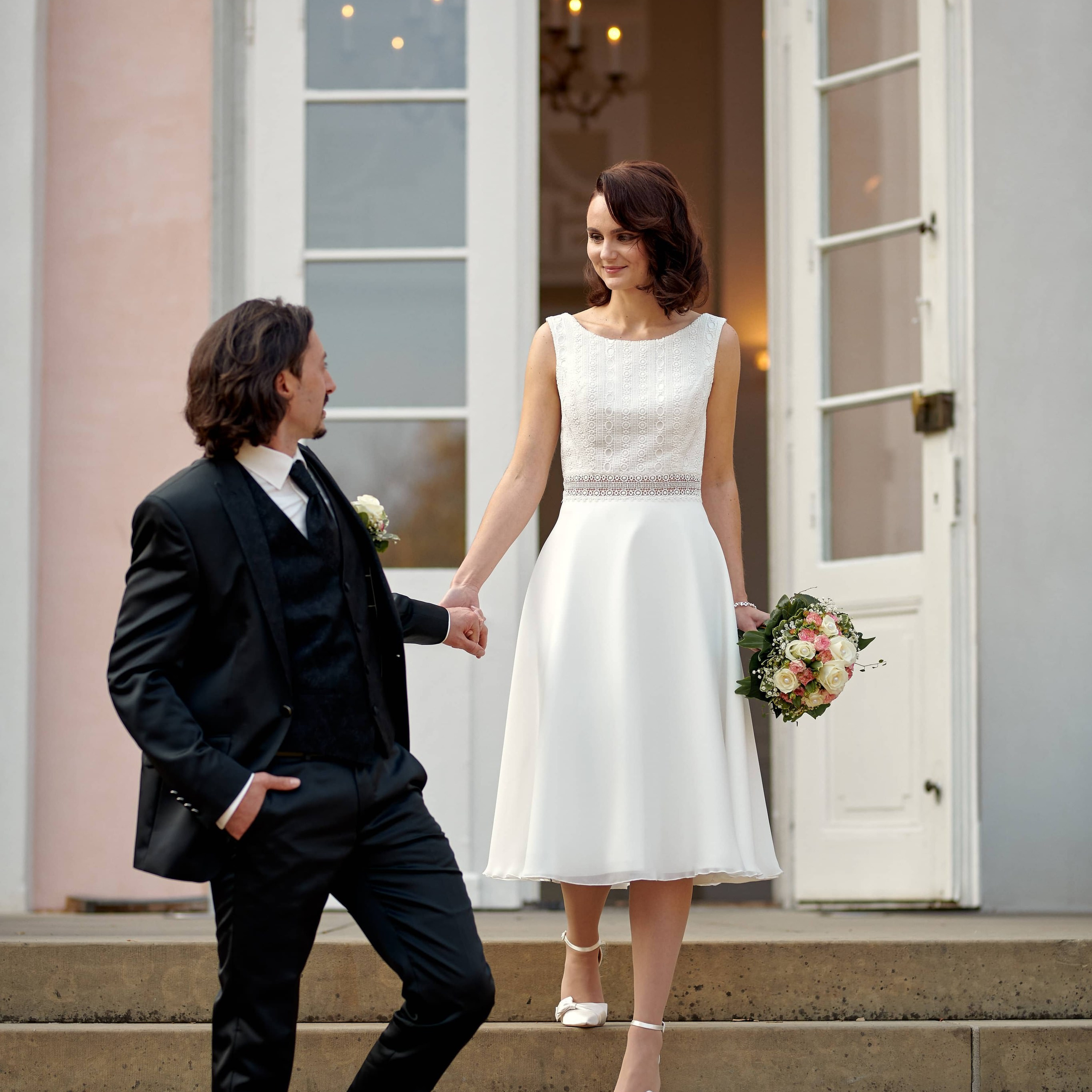 Elegante Hochzeit in Hechingen: Alexej & Katja feiern ihre standesamtliche Trauung in der historischen Villa Eugenia. Fotografiert von Alex Fetter.