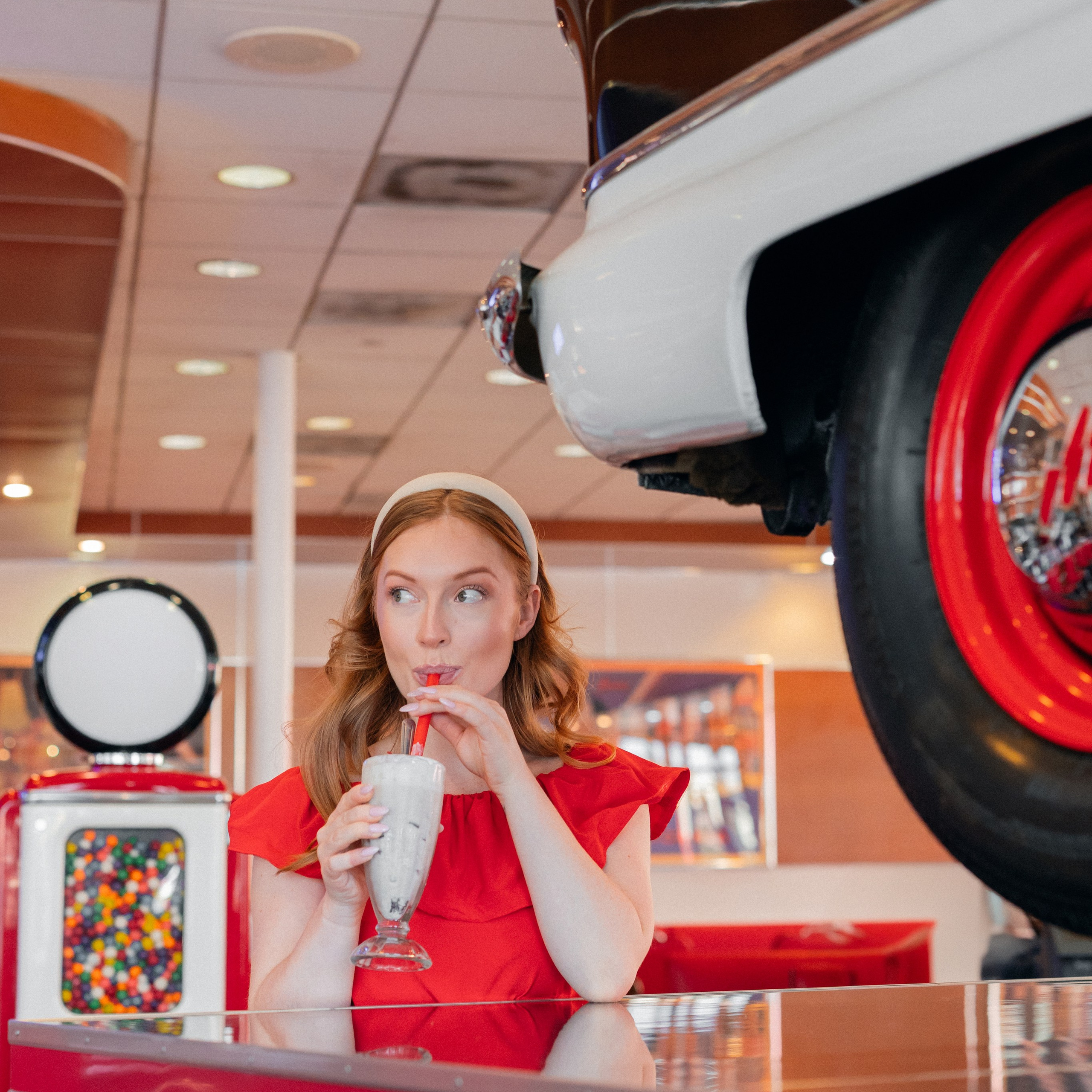 Photoshoot in diner, 50s