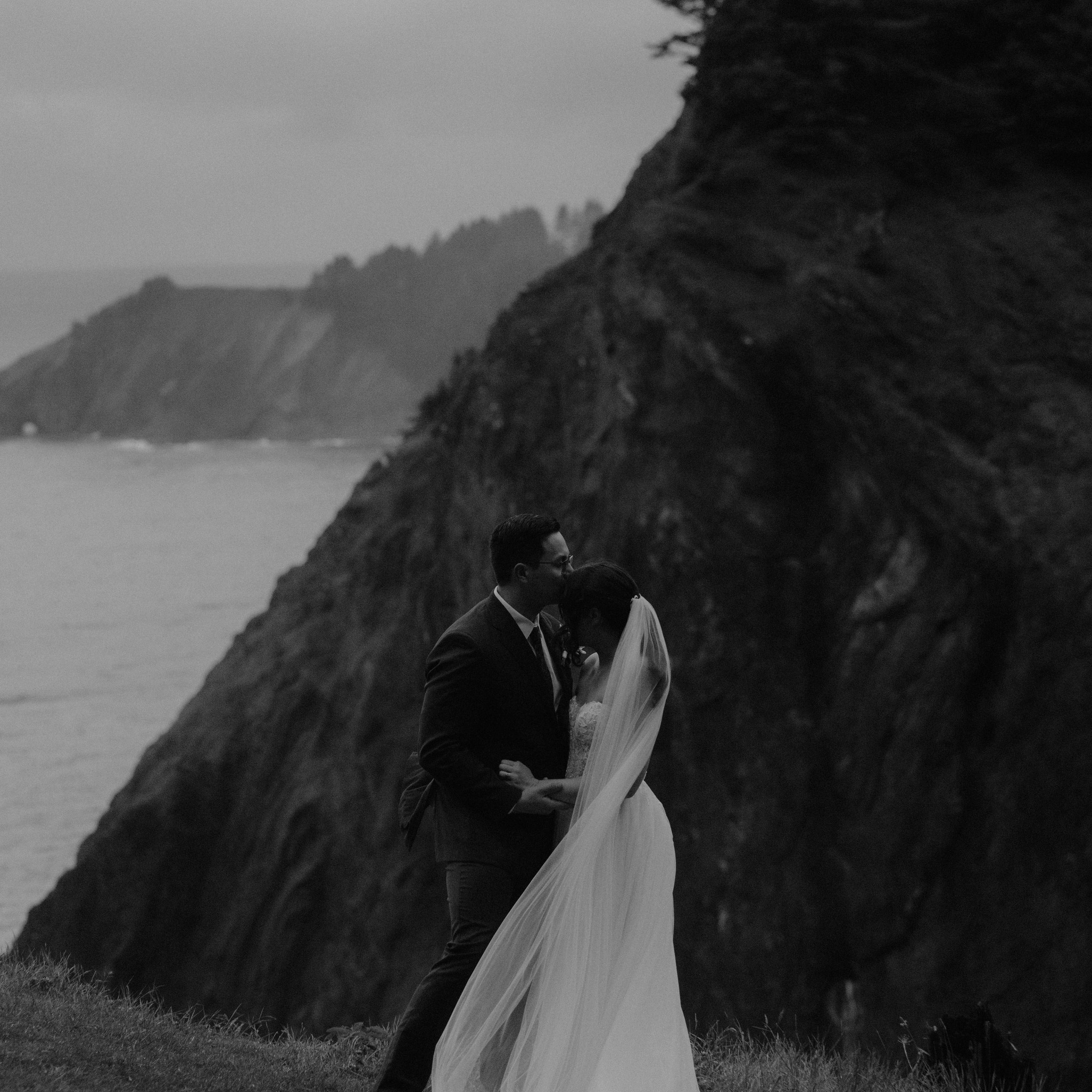 Wedding Photographer Reviews in Oregon & WA | Georgy Shishkin. Portland Wedding Photographer | Authentic PNW Love Stories