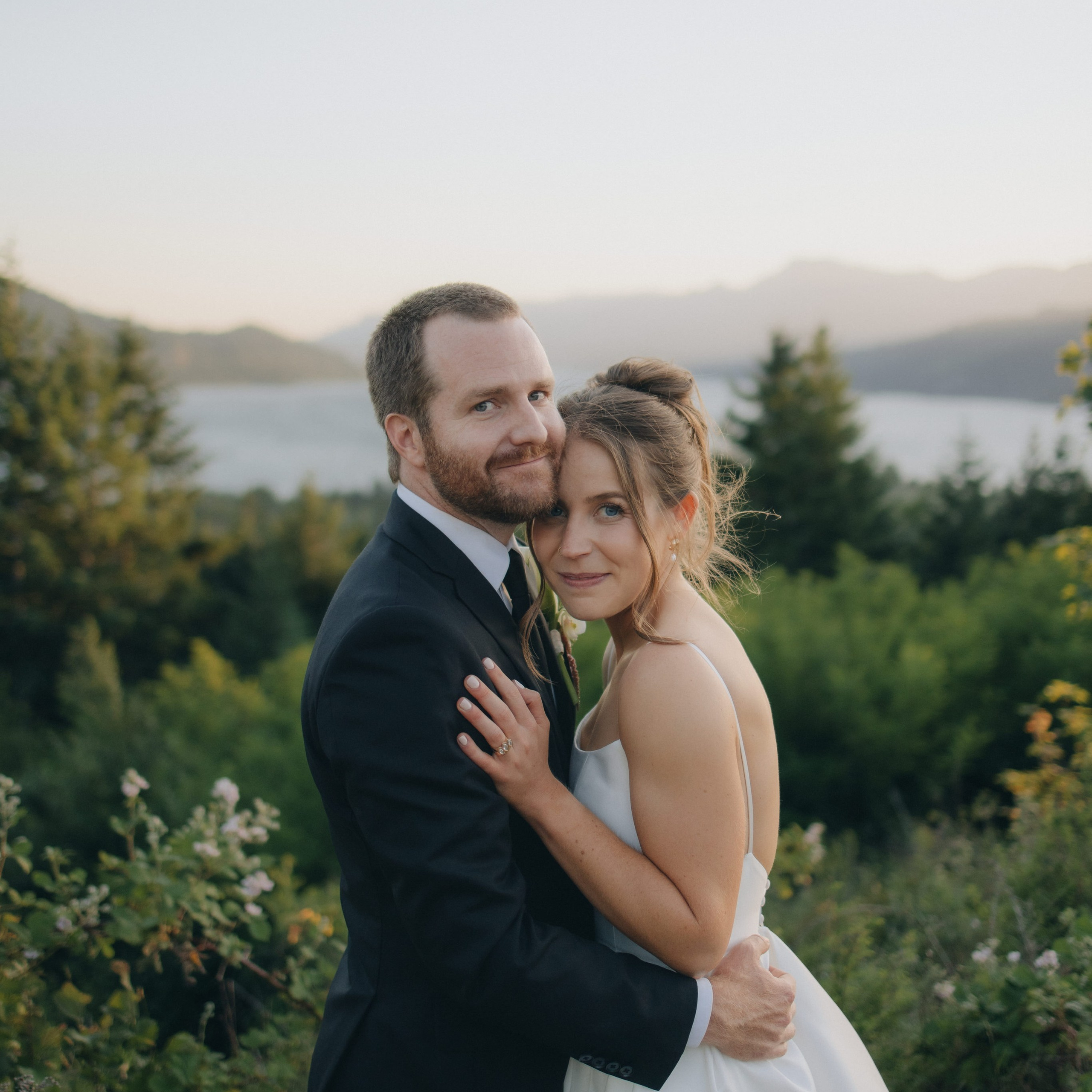 Wedding Photographer Reviews in Oregon & WA | Georgy Shishkin. Portland Wedding Photographer | Authentic PNW Love Stories
