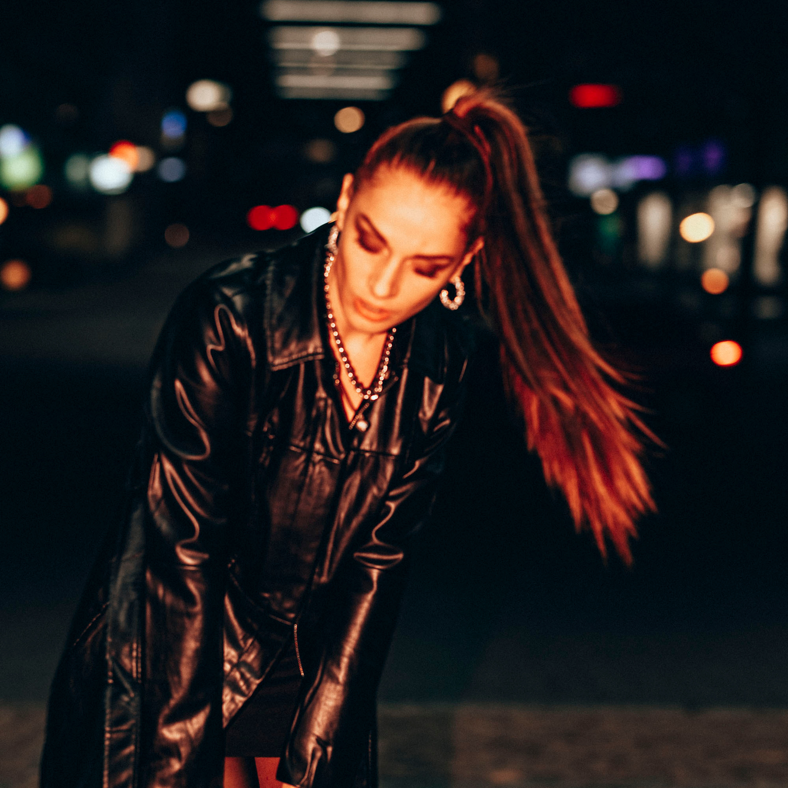 Yökuvaus kaupungin valoissa