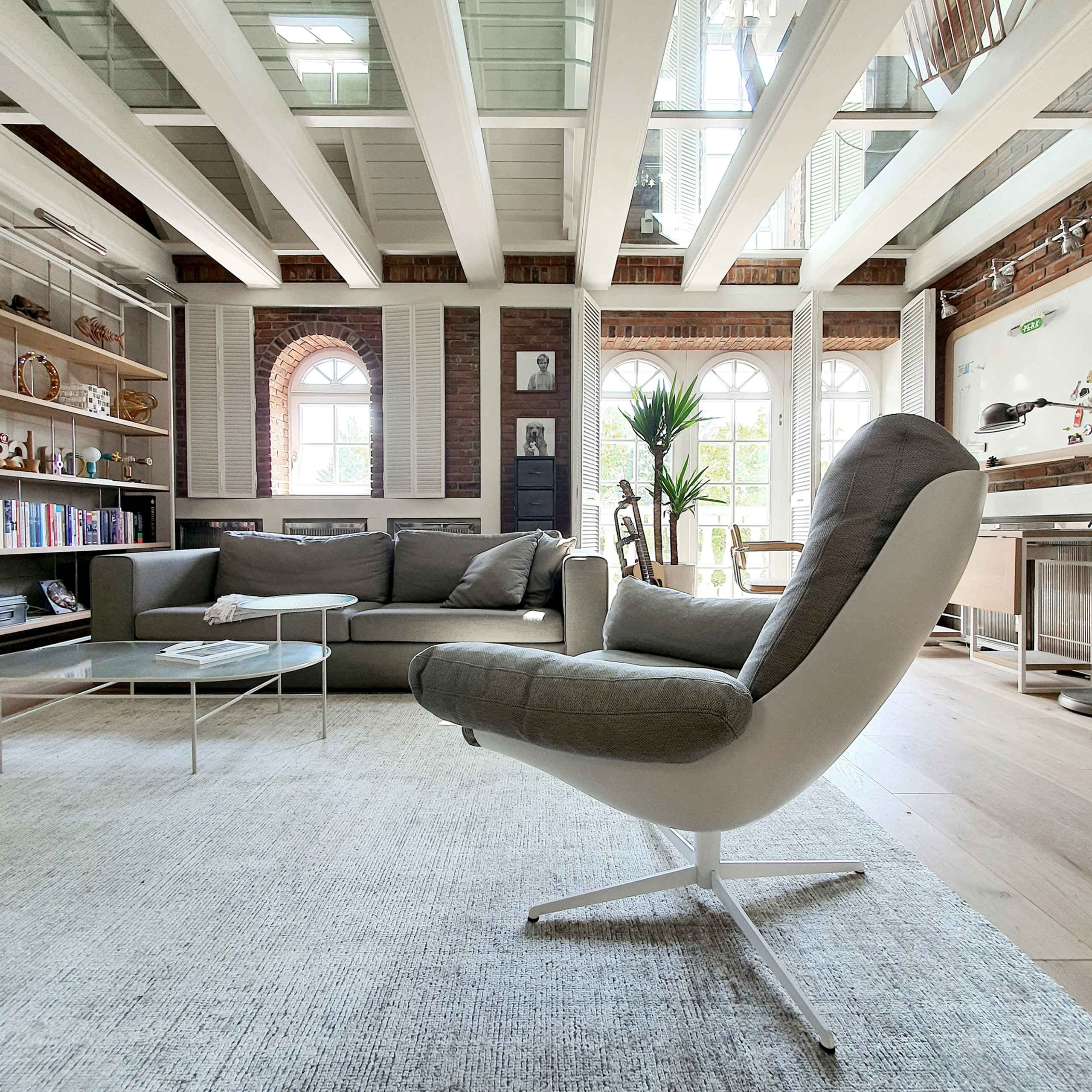 Przytulny loft z dużą ilością światła i dekoracjami w stylu vintage – lokalizacja do sesji intymnych i rodzinnych.