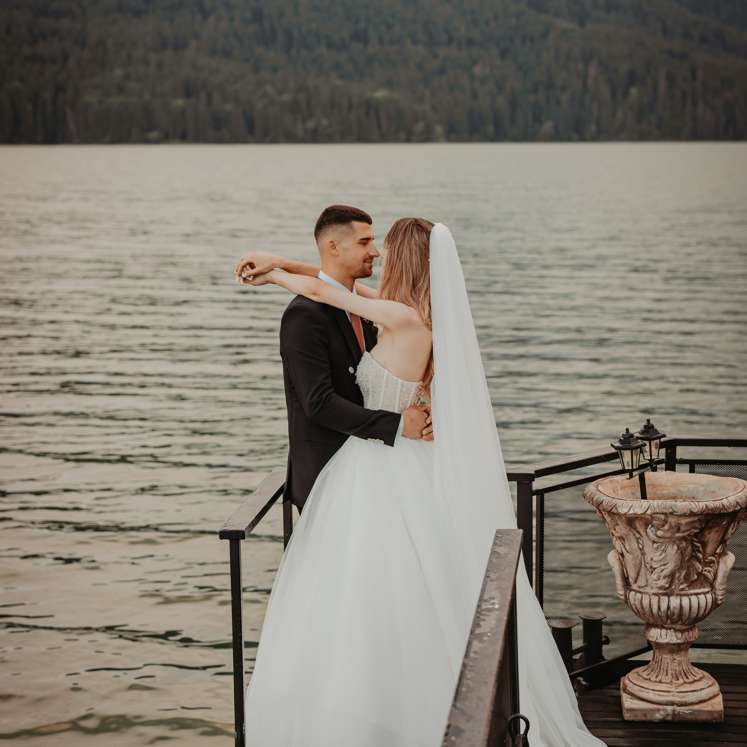 Testimoniale clienți – Fotografie de eveniment. Bogdan Dumitrel — wedding photograher