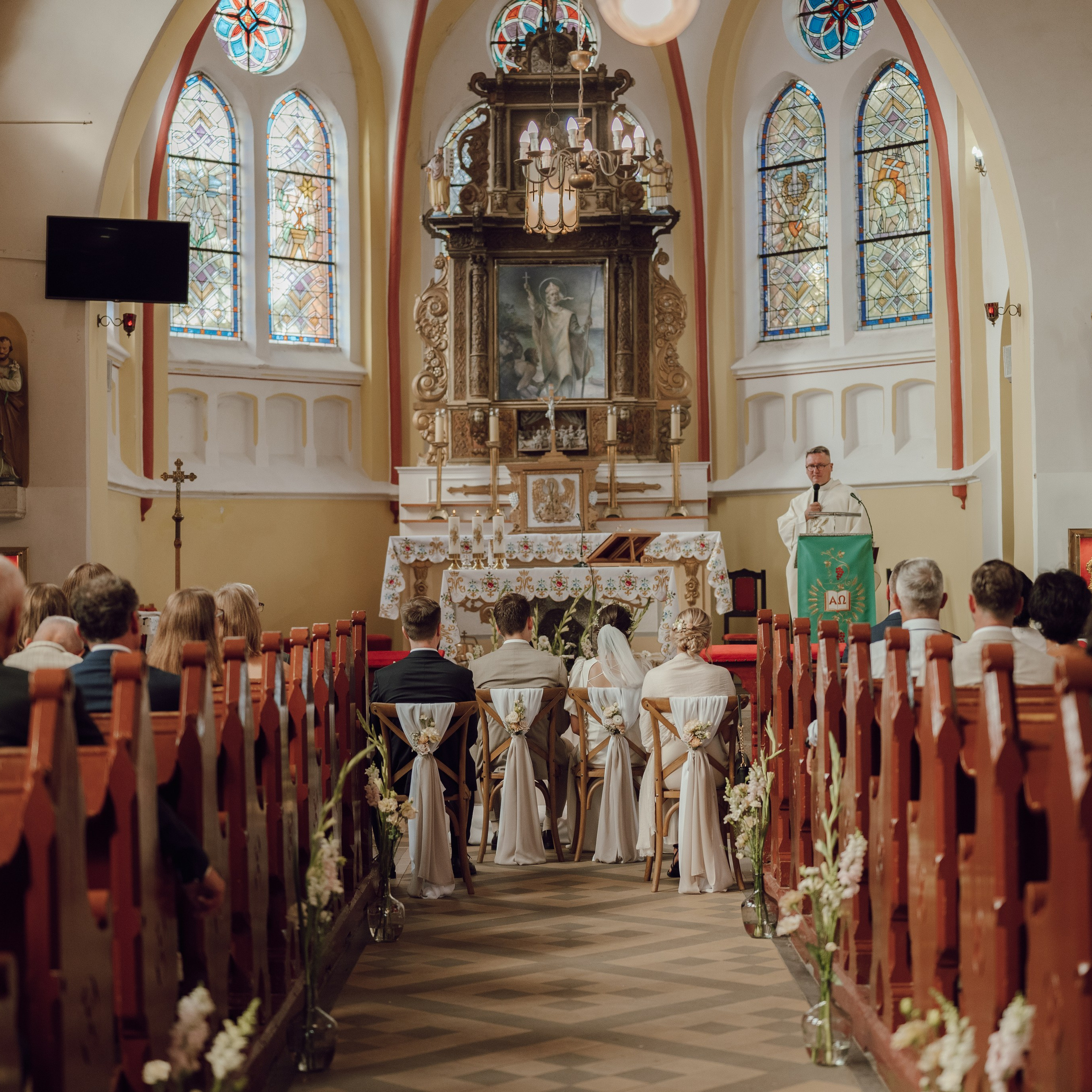 Ceremonia ślubna w kościele – moment przysięgi, reportaż ślubny Poznań.