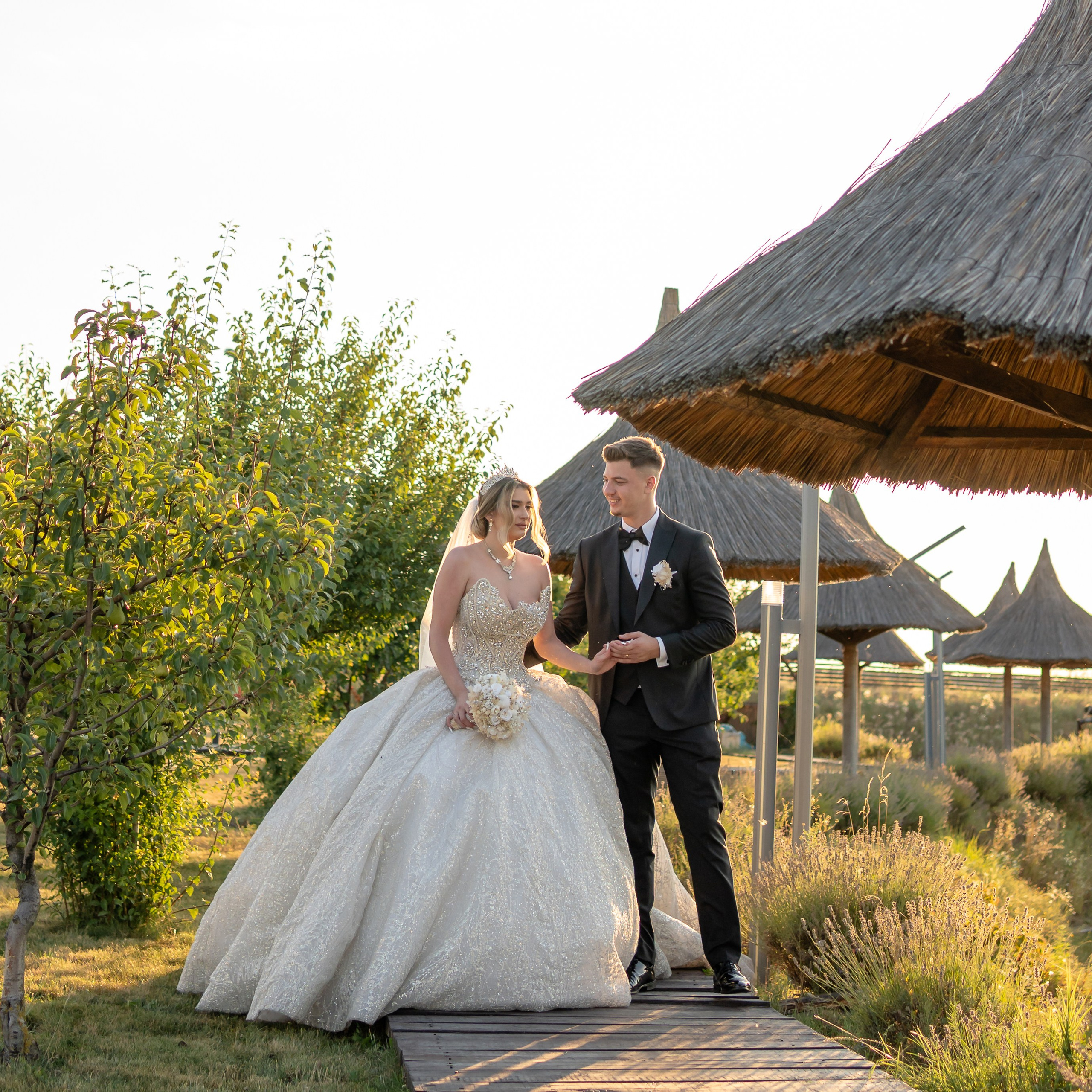 Ada & Giani | Lebăda Neagră