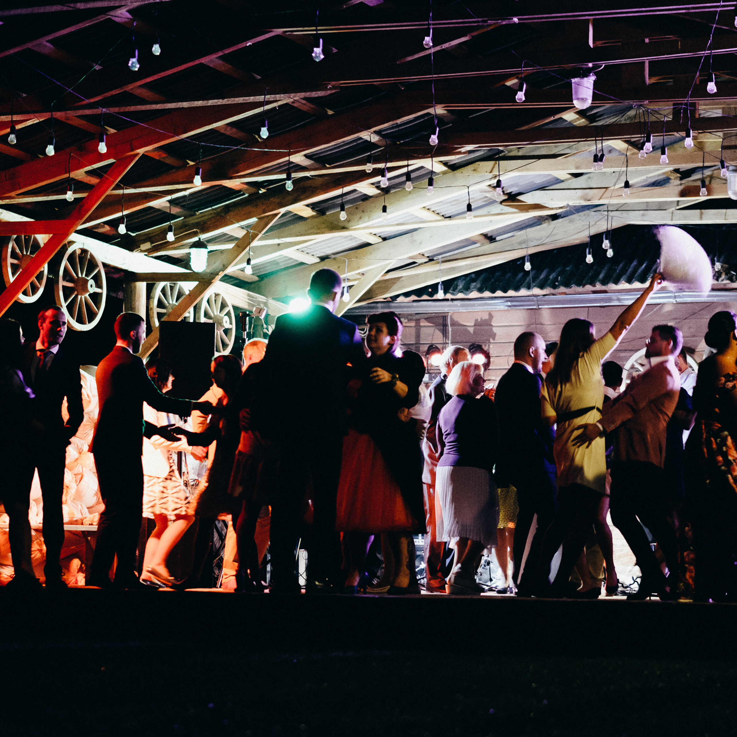 LKFA (Latvijas Kāzu fotogrāfu Asociācija) biedrs. Kāzu × Ģimenes notikumu fotografs Edgars Kalniņš