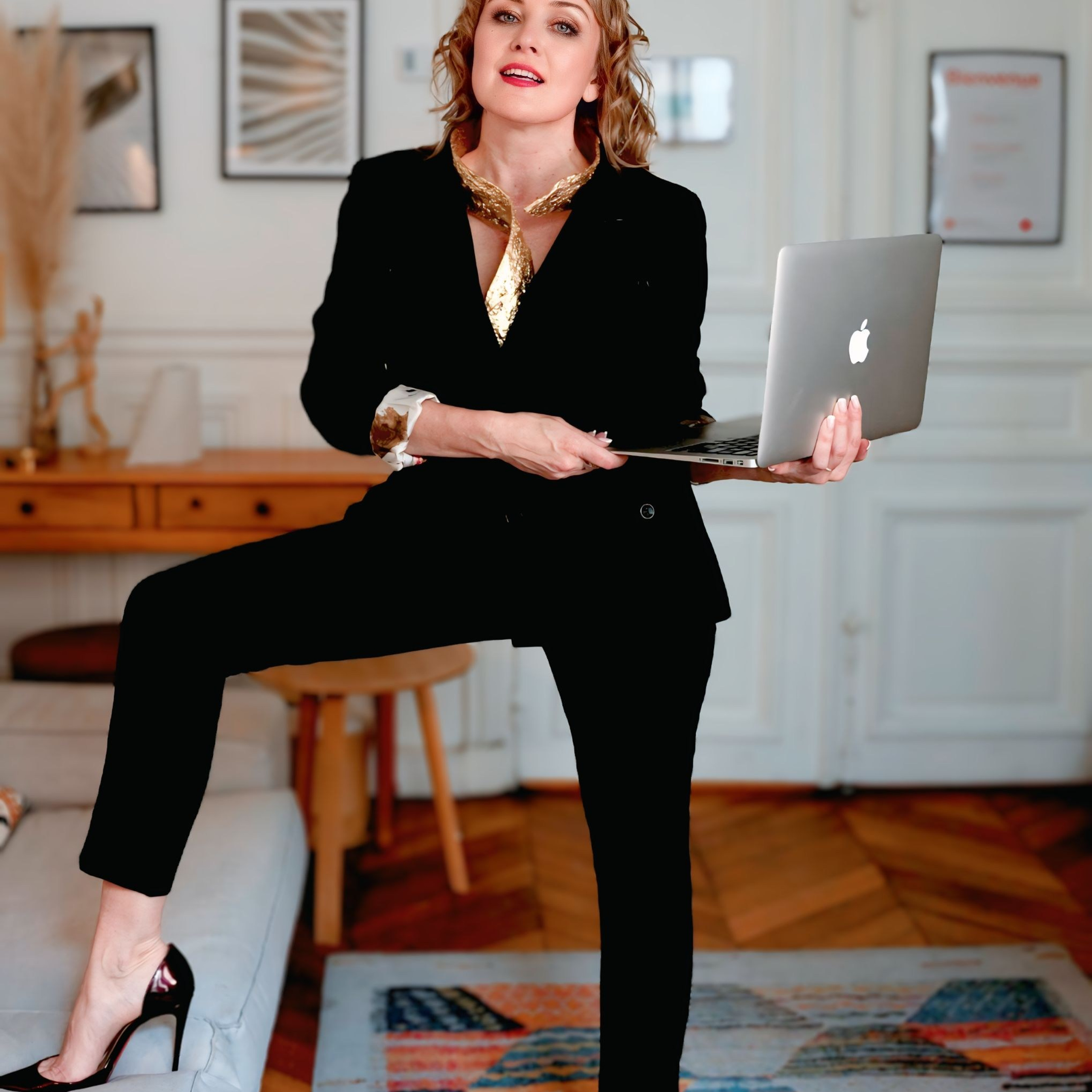 Alina Tagzieva- a photograper in Paris