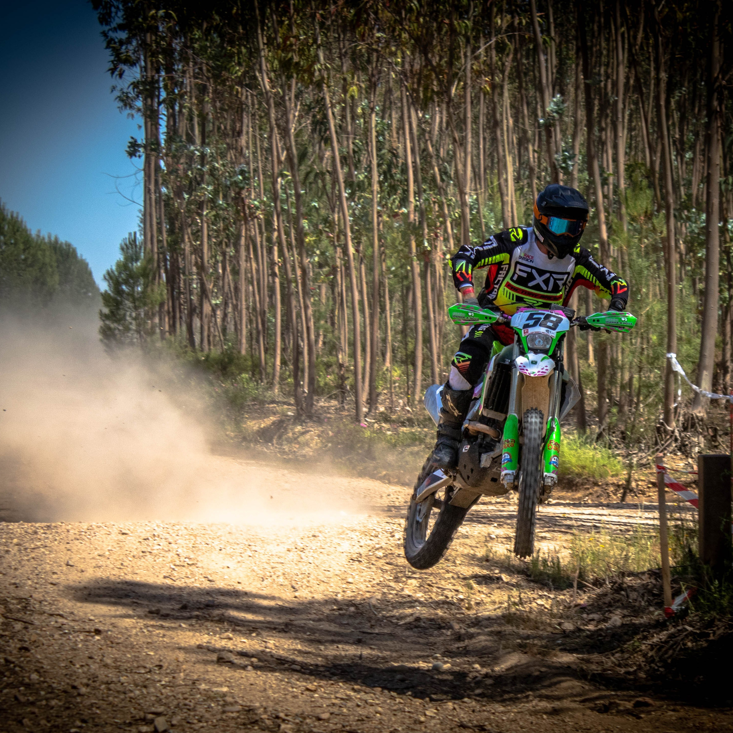 MOTOS