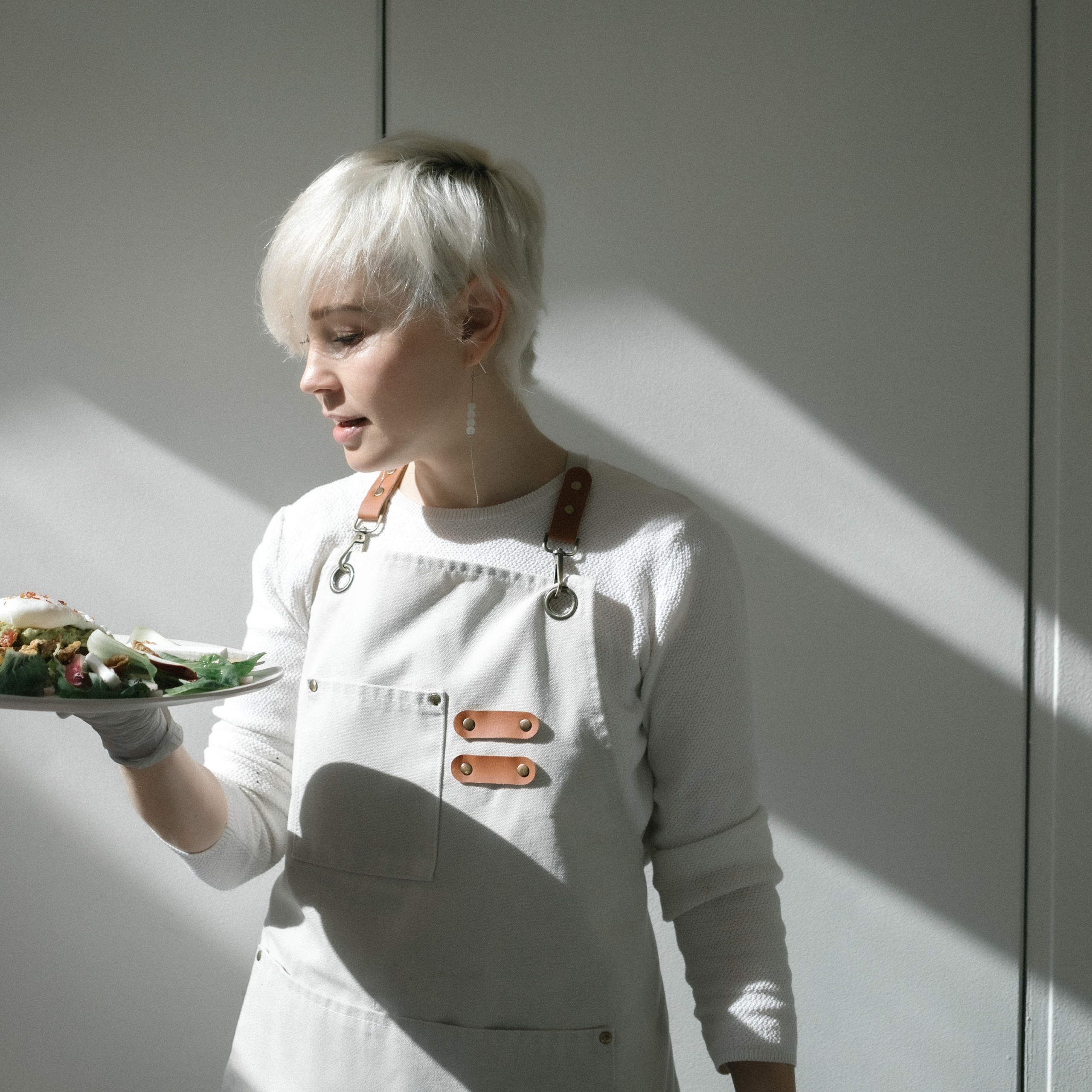 Reviews. Portraits and photojournalistic photograph