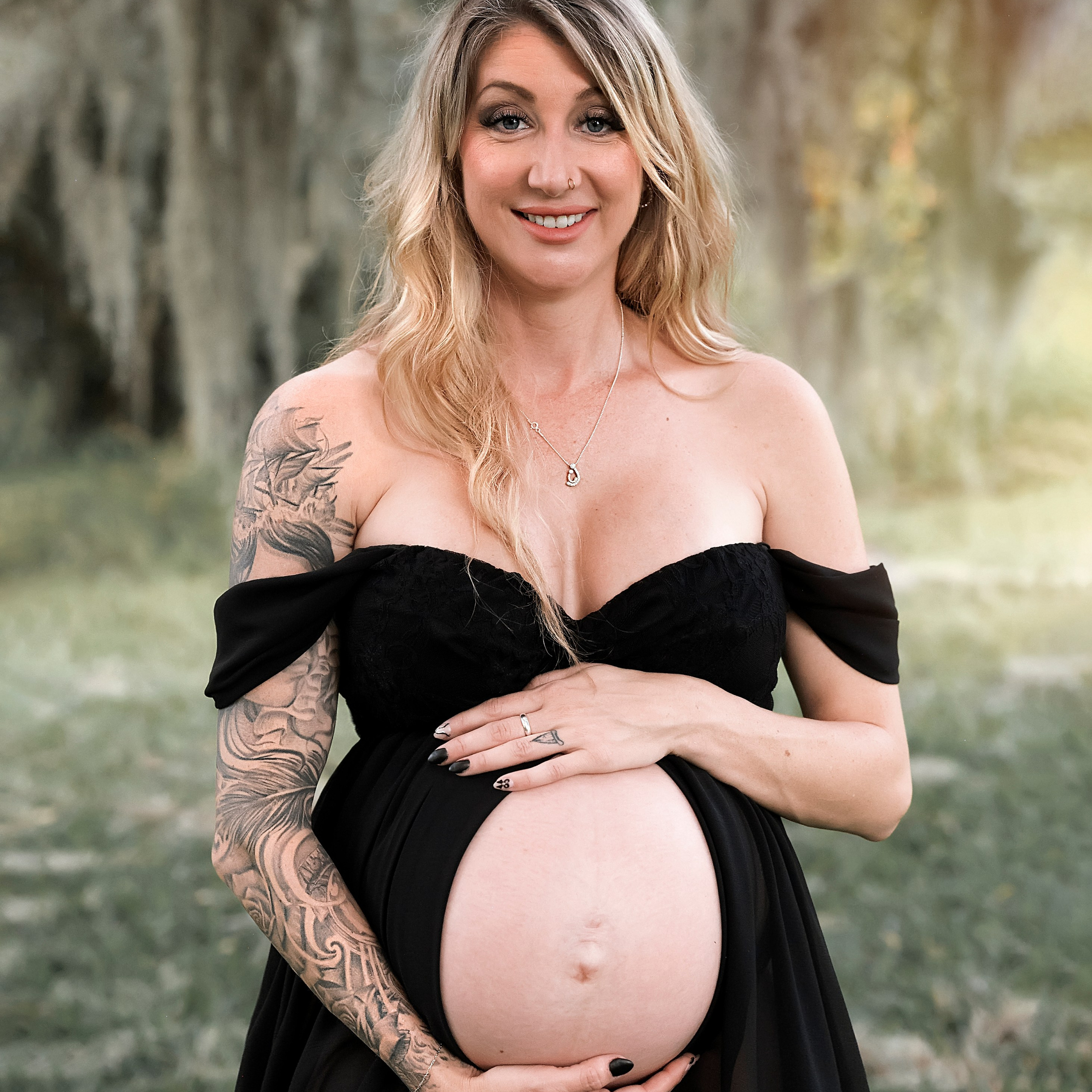 Maternity session outside