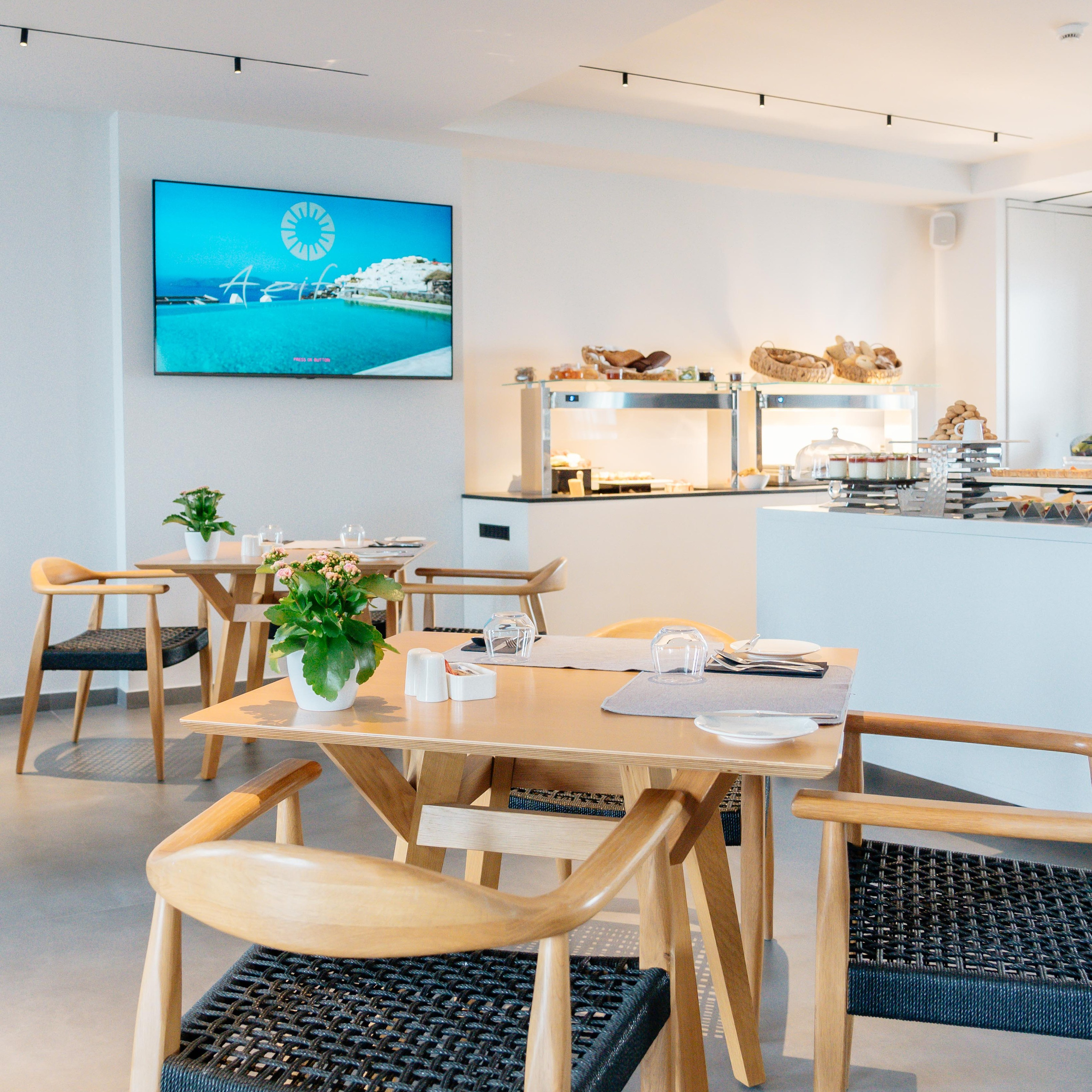 Professional food photography capturing gourmet dishes, creative food styling, and authentic dining experiences with a luxury aesthetic.