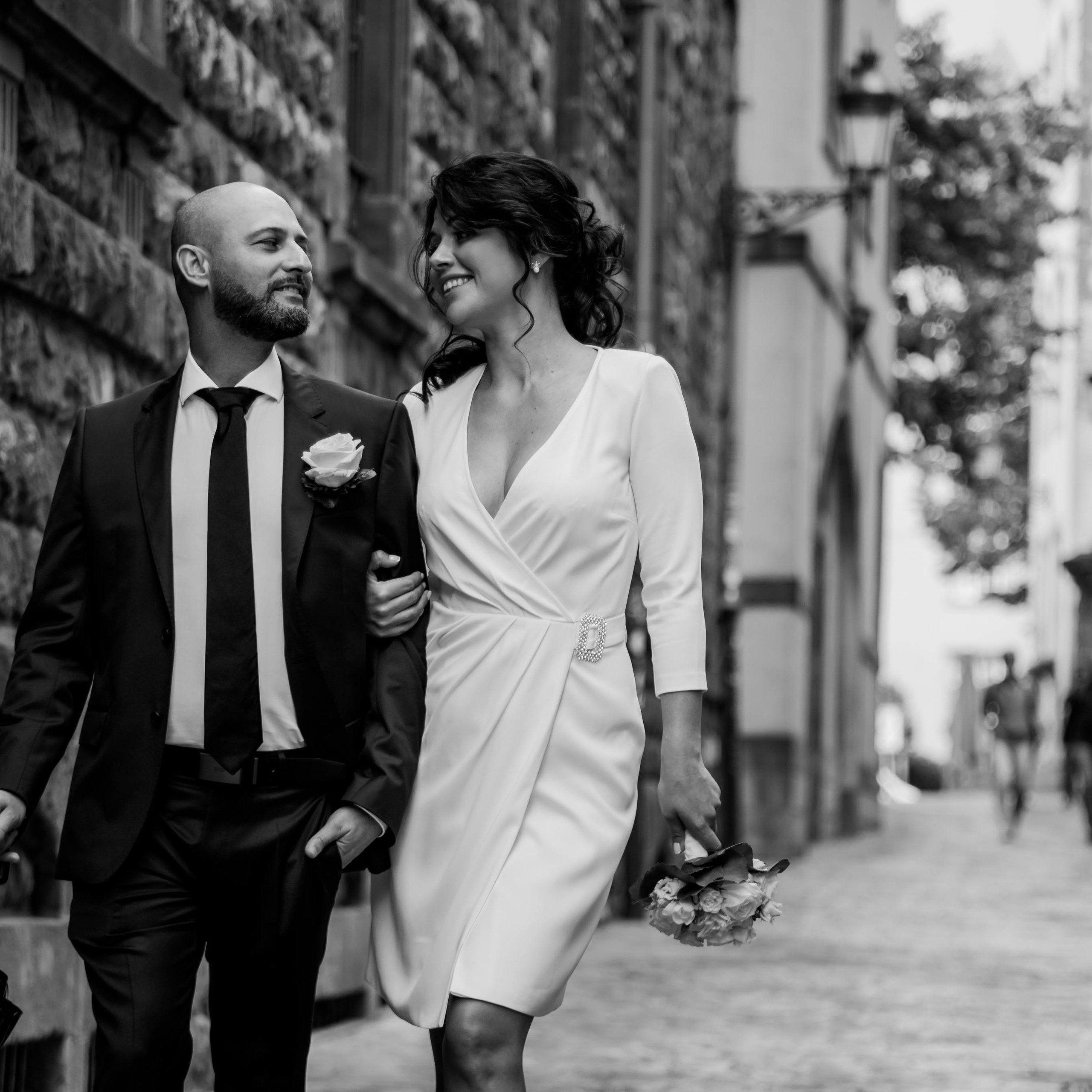 Classic civil wedding (b/w portrait) in Luxembourg city center