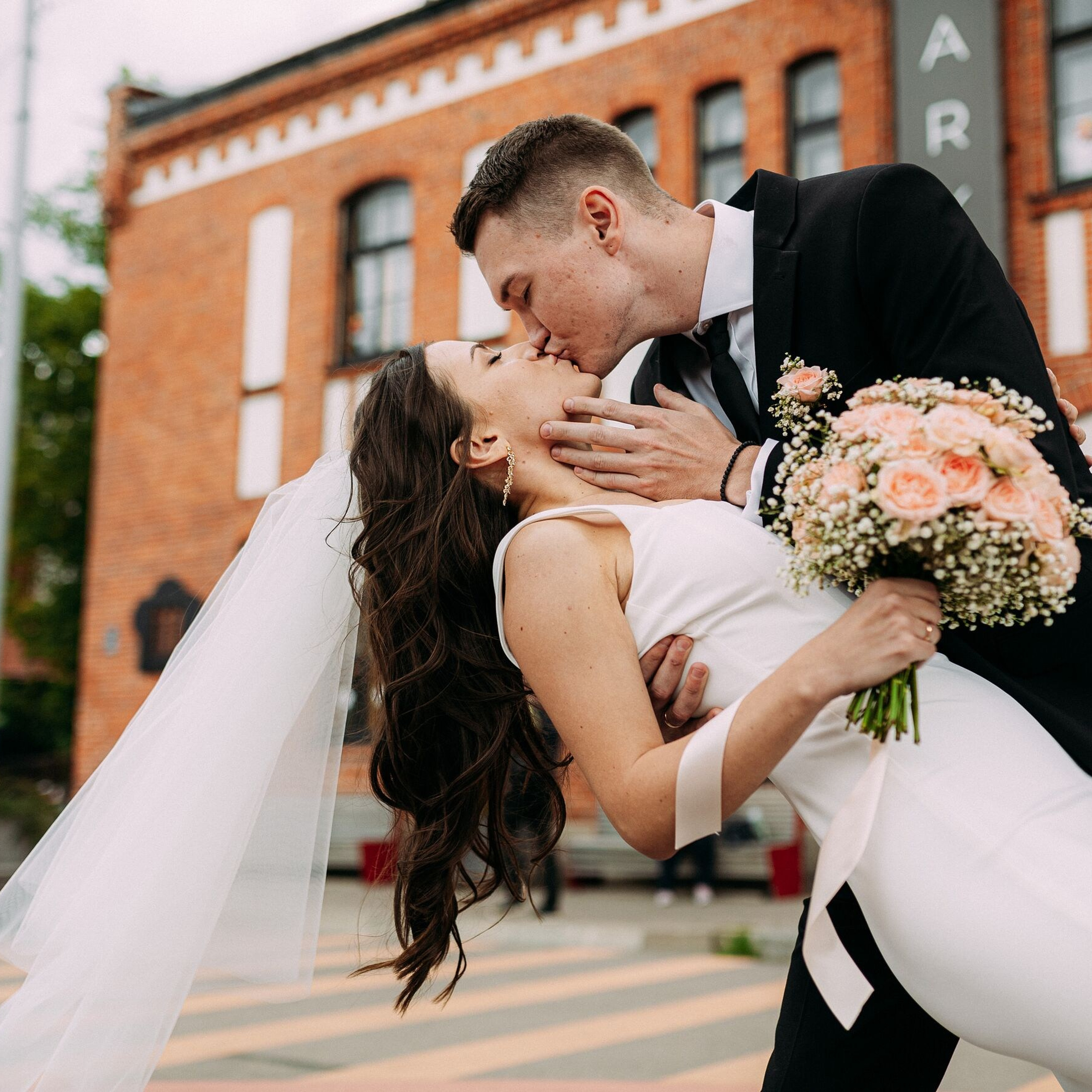 Kāzu svinības Siguldas kalnā, pie dabas viesu namā Kamēlijas