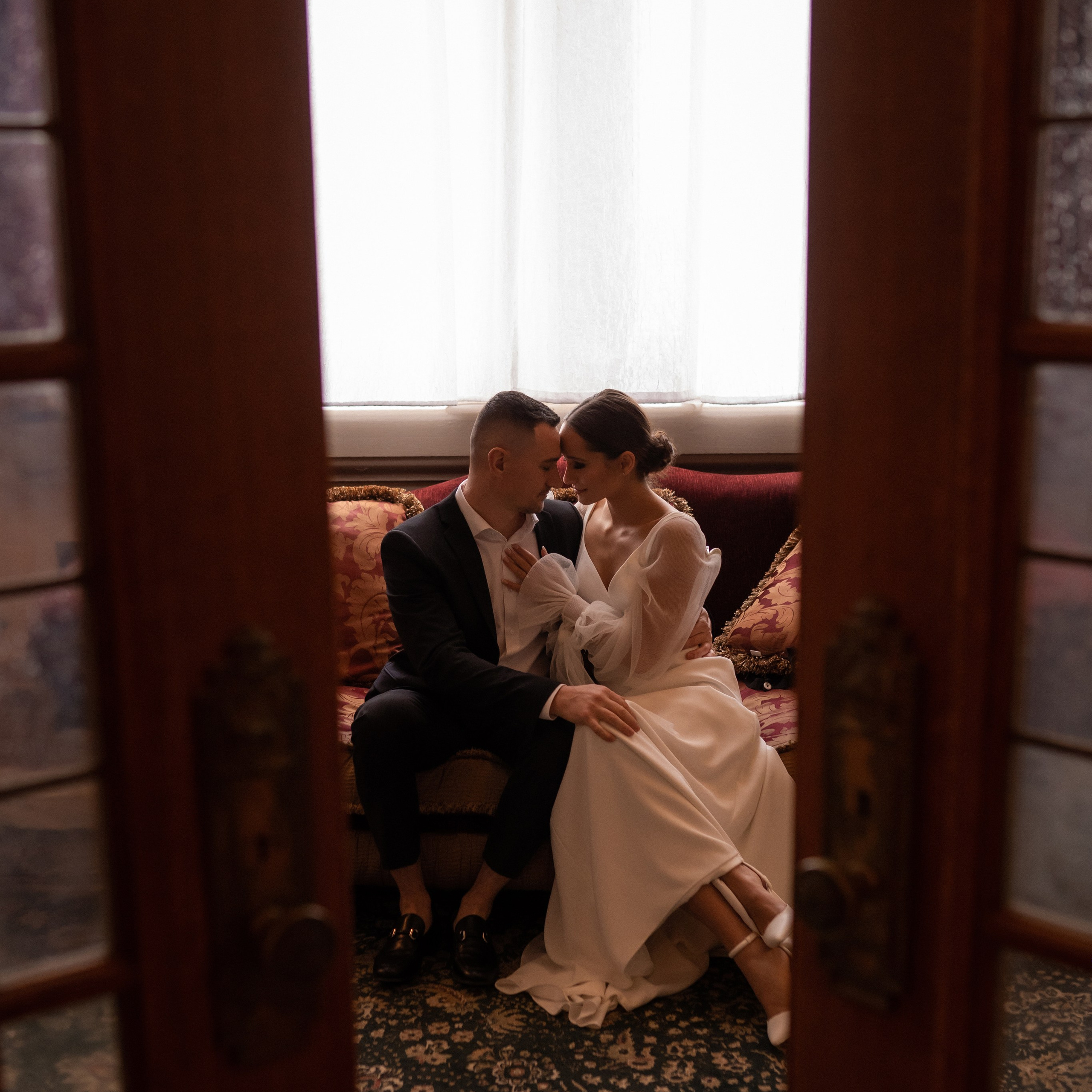 A&S in the Fort Garry Hotel, Winnipeg 2023. Wedding and family photographer in Calgary Kate Beliaeva