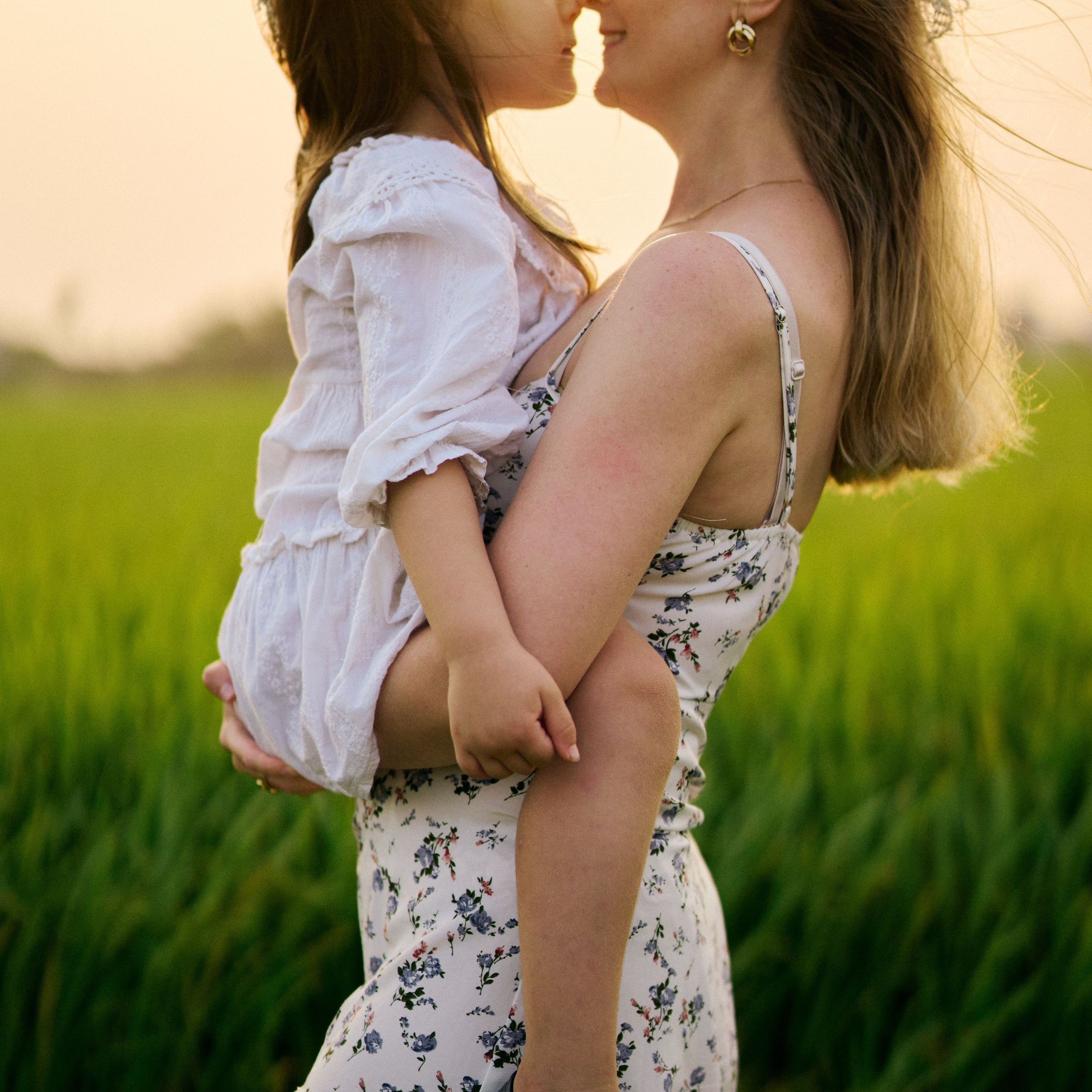 Lifestyle Photographer in Hoi An & Da Nang Love stories, family & wedding photography