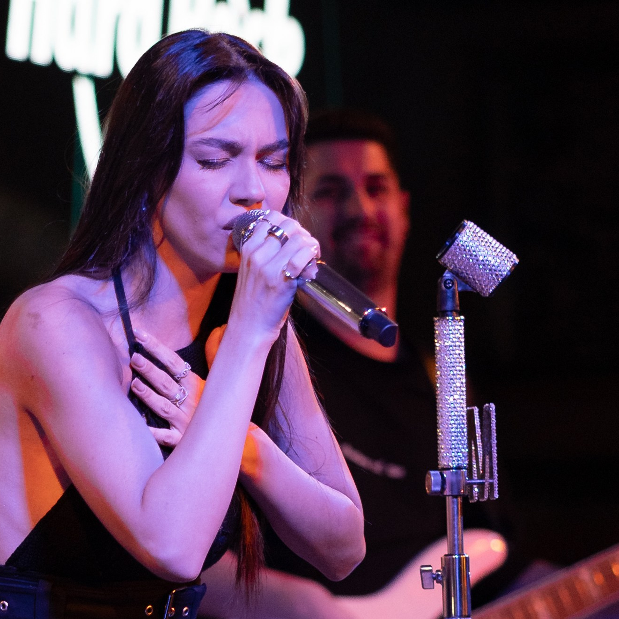 Mira — Hard Rock Cafe