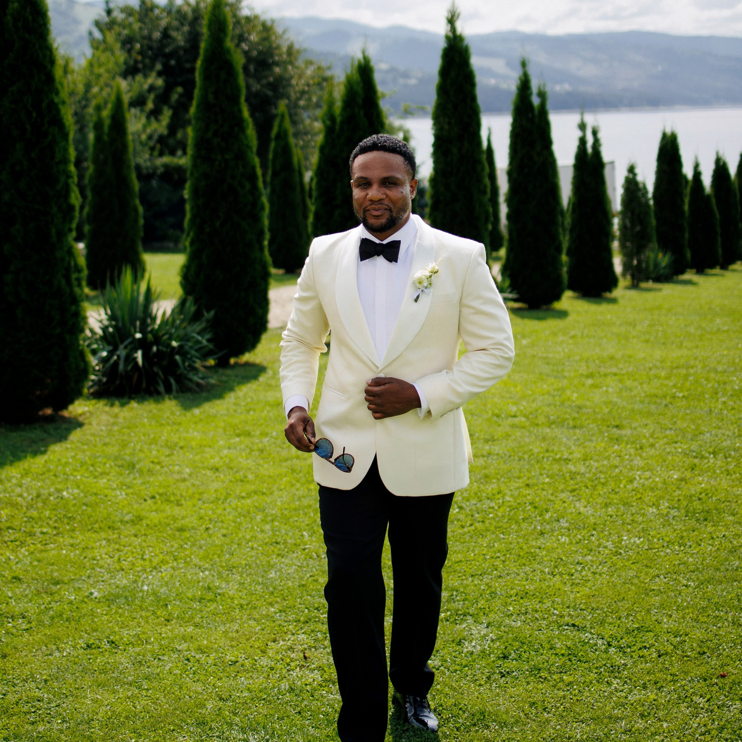 Feedback. Wedding Photographer, based in Iasi, Romania, but will travel all over the globe to make sure you look amazing in all your wedding photos