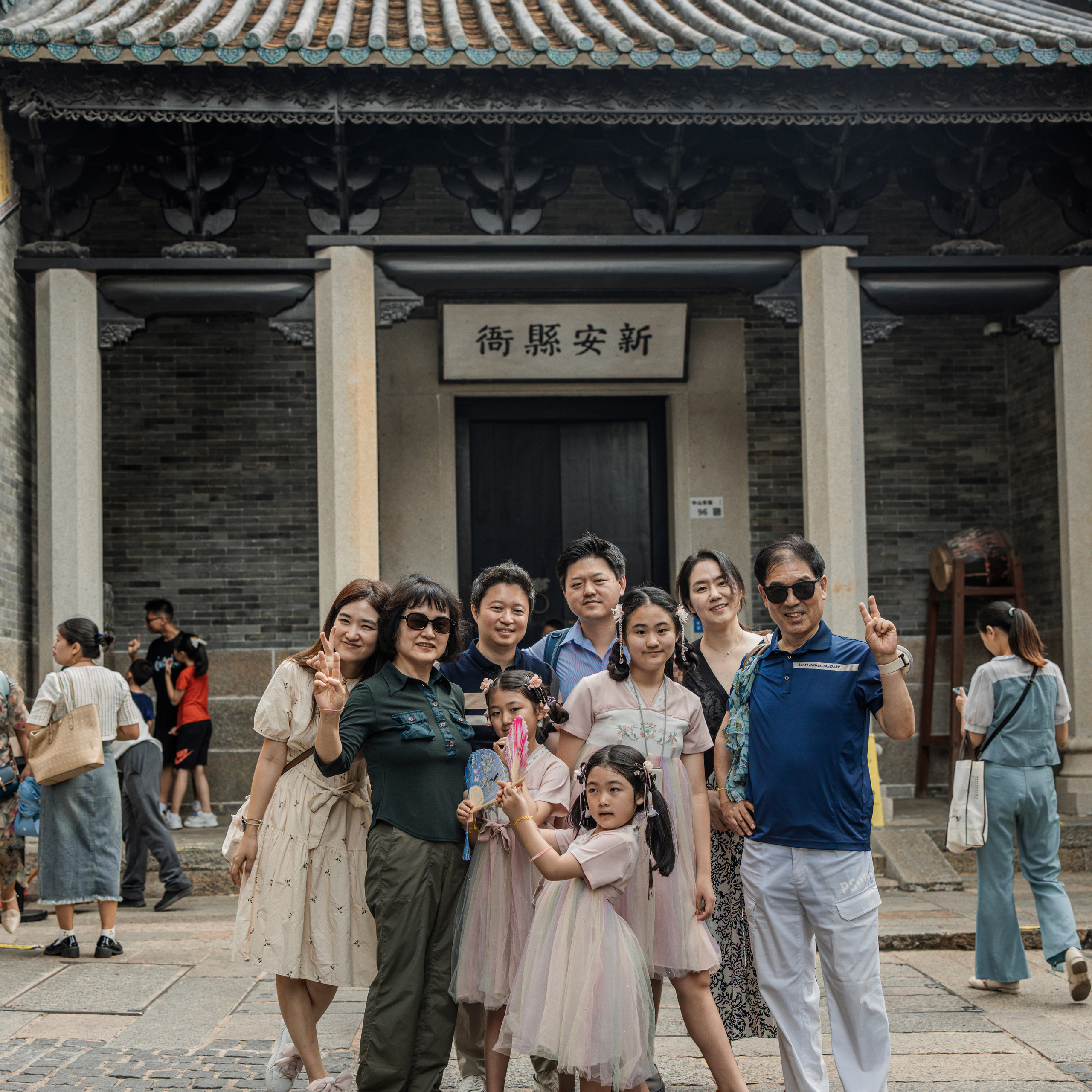 REVIEWS. Louisa Lewis |Shenzhen-based Photographer & Videographer