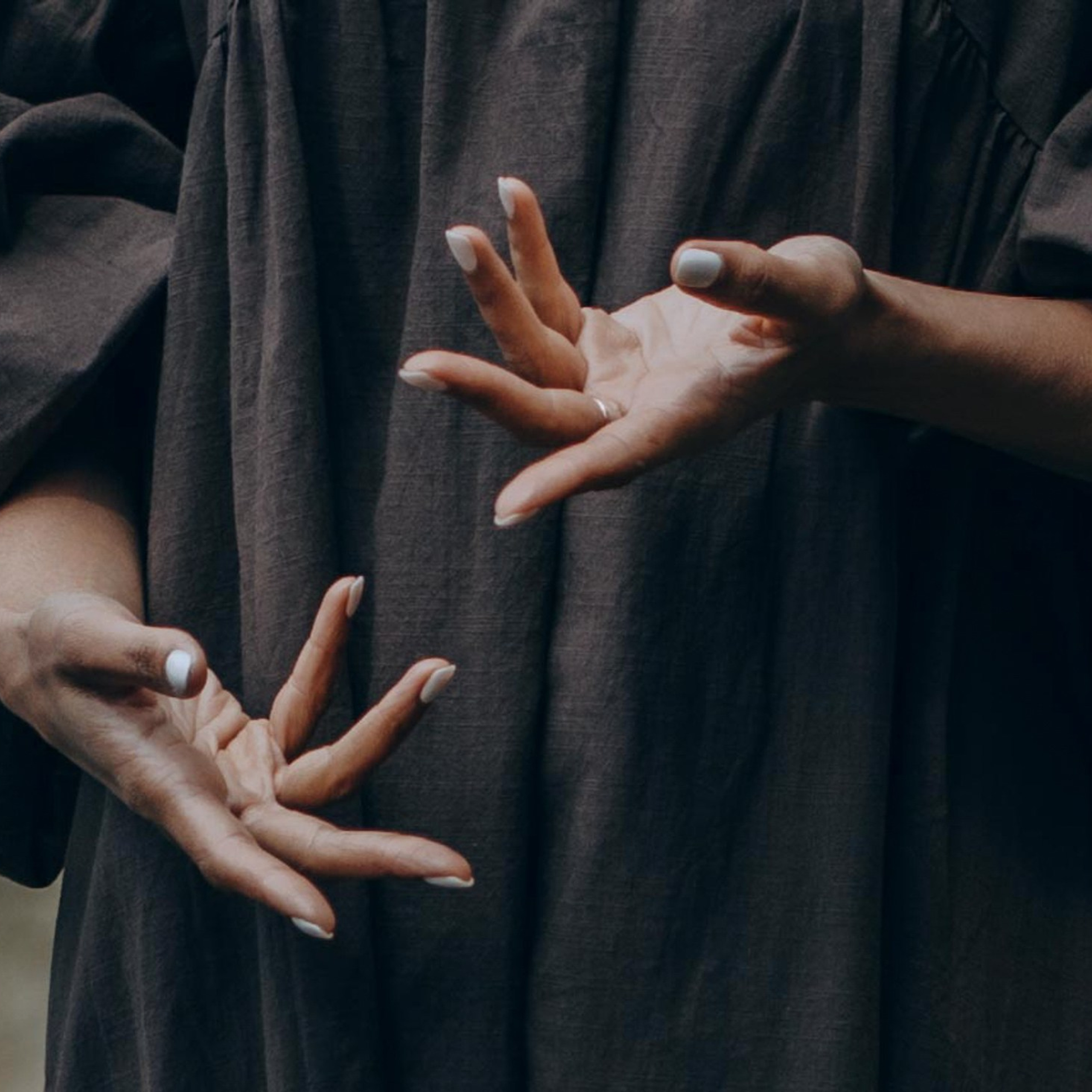 Detailaufnahme Hände – künstlerisches Portraitshooting Dresden