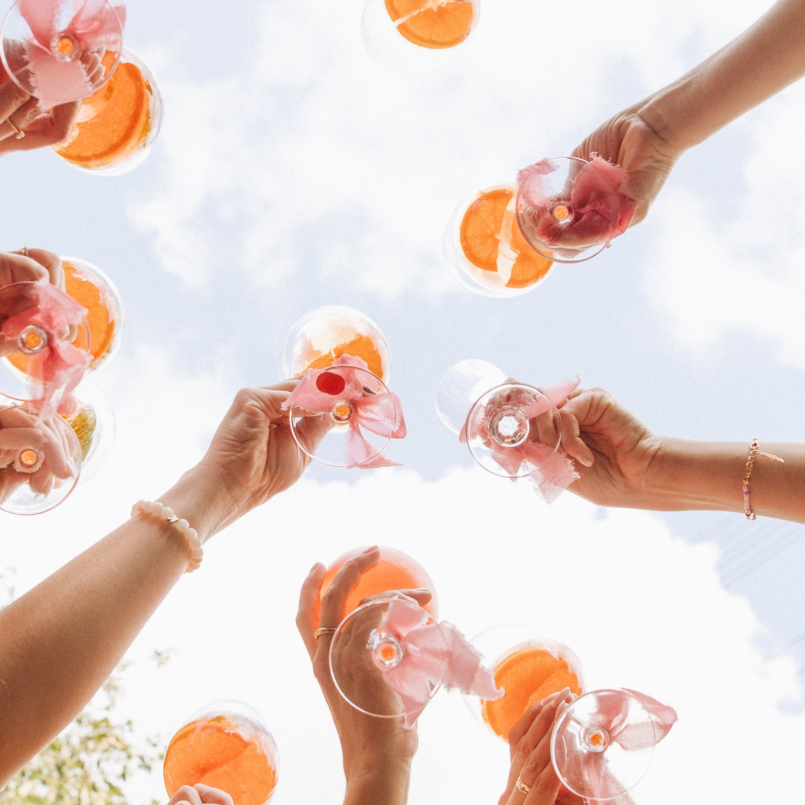 Jeder Gast zählt: Warum Gruppenfotos das Herzstück eurer Hochzeitserinnerungen sind.