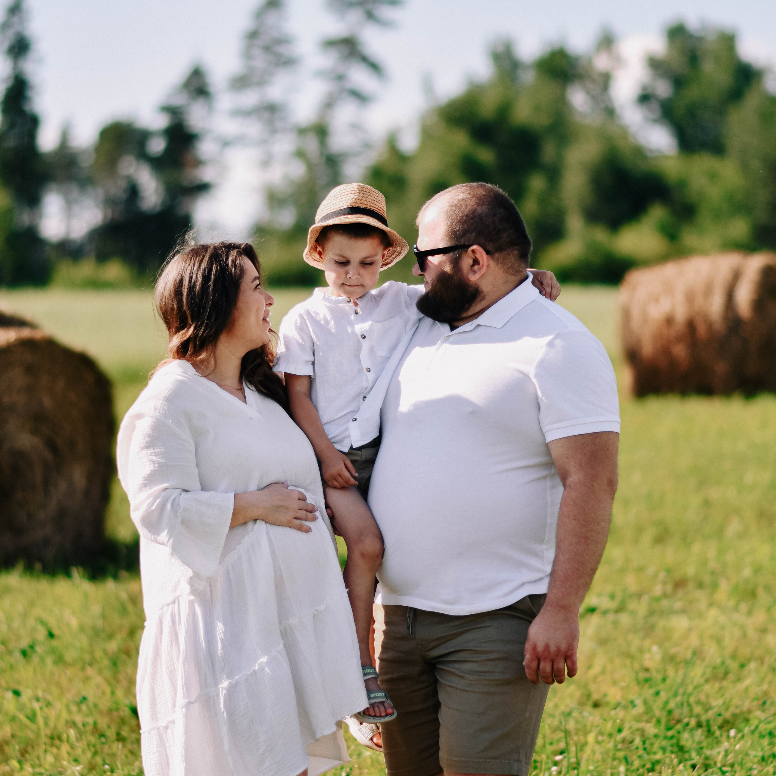Šeimos fotosesija gamtoje. Photographer from Vilnius