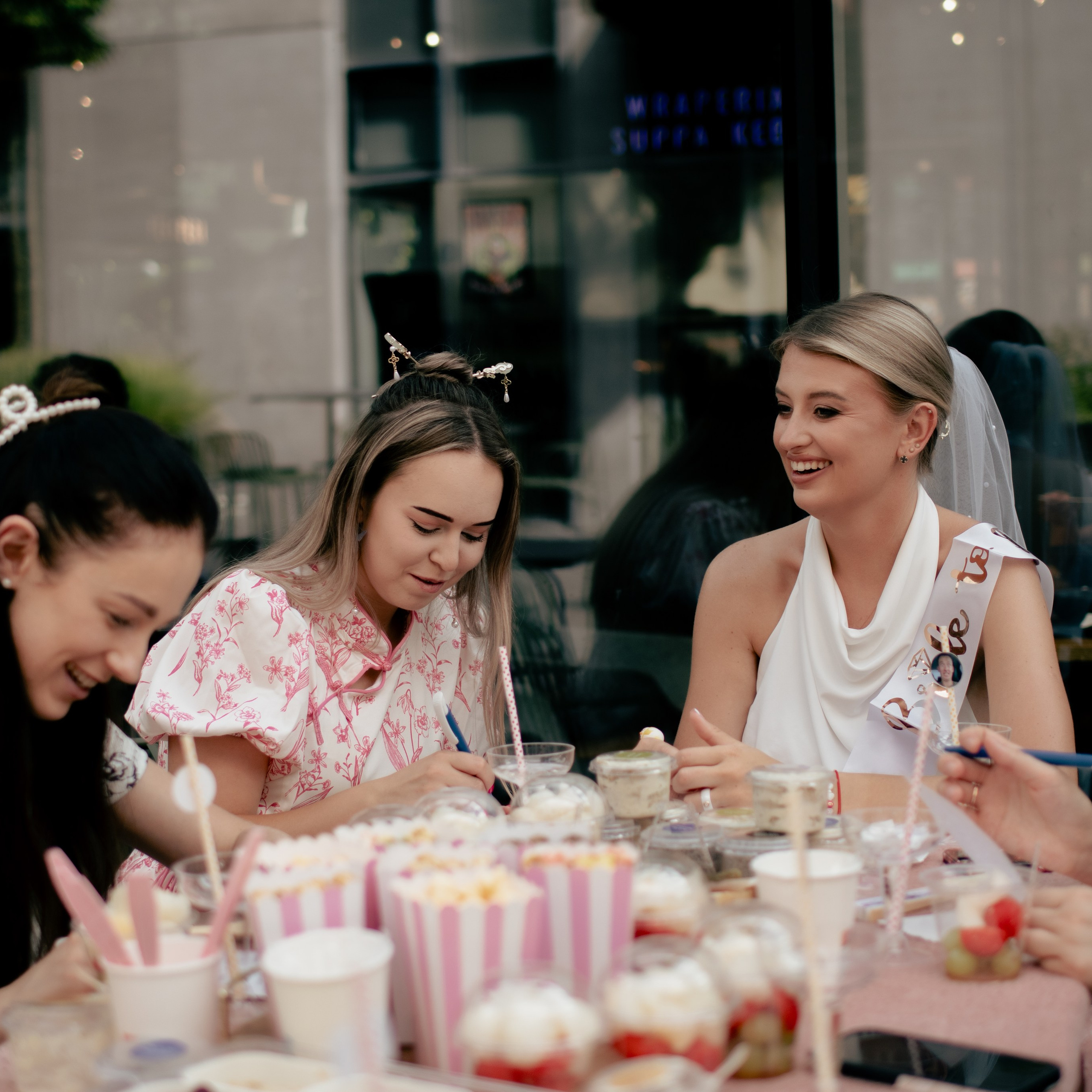 Mergvakaris, mergvakario fotosesija, bachelorette party, hen party, wieczór panieński, Vilnius. Photographer from Vilnius