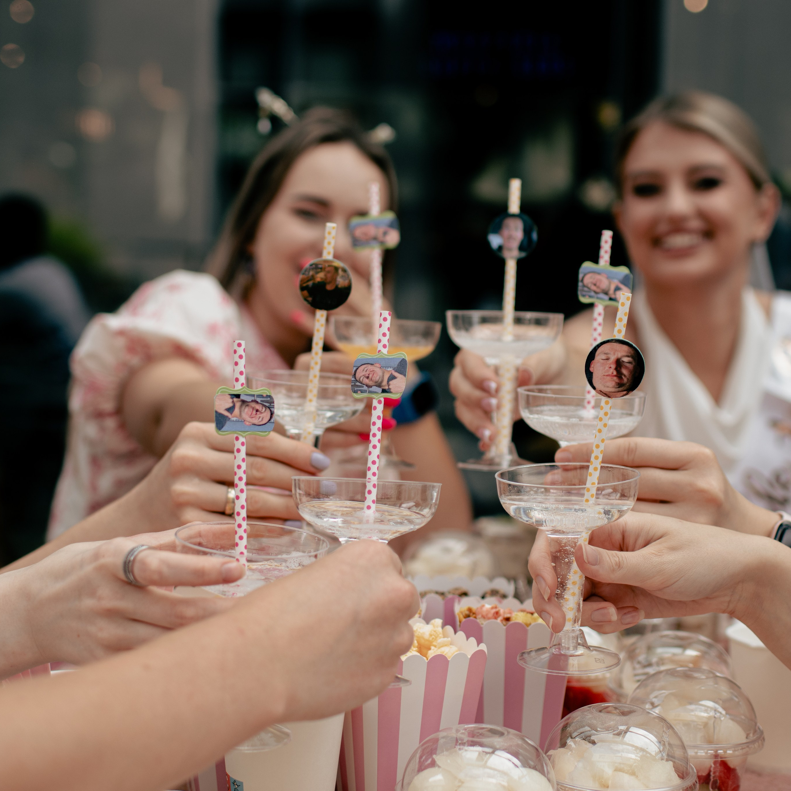 Mergvakaris, mergvakario fotosesija, bachelorette party, hen party, wieczór panieński, Vilnius. Photographer from Vilnius