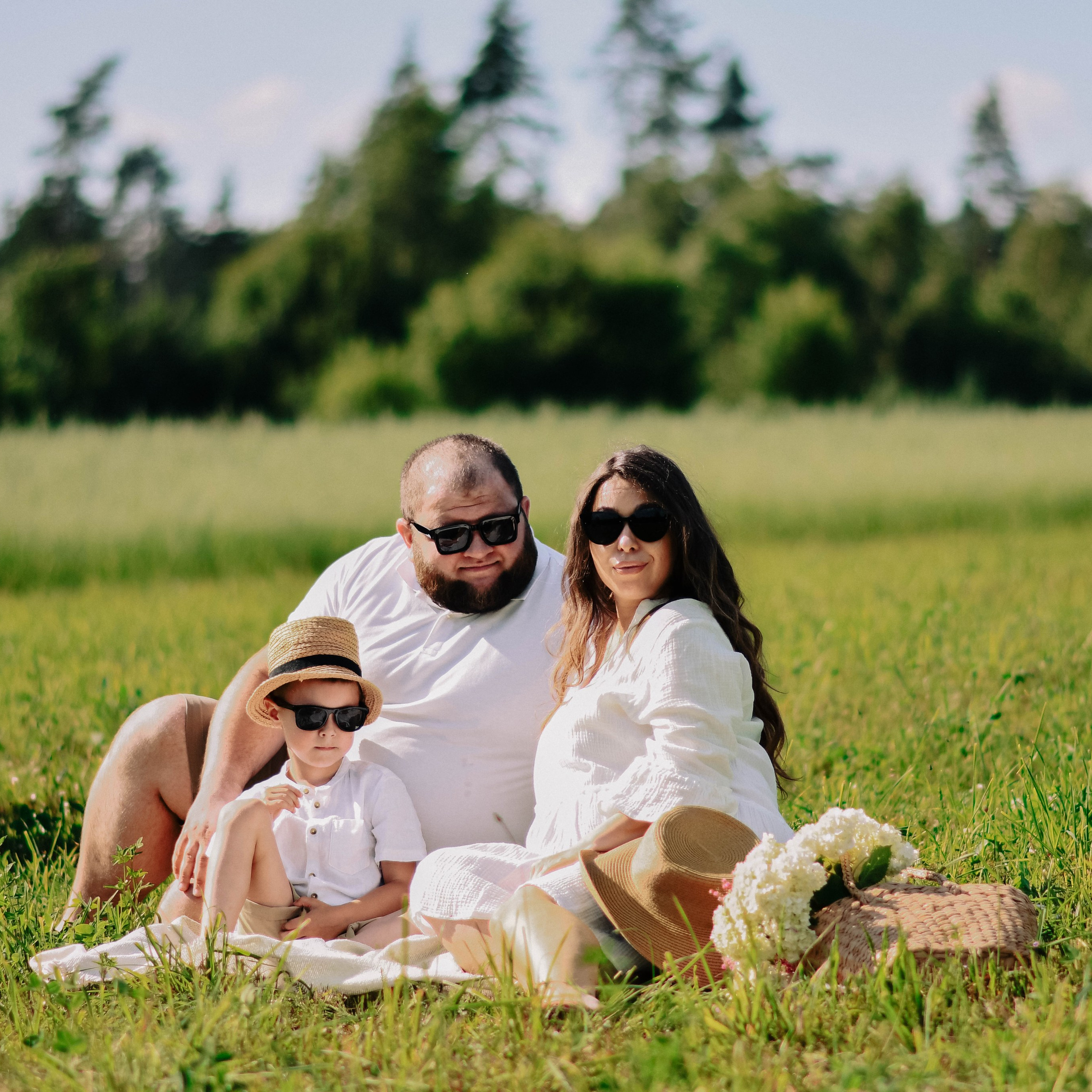 Šeimos fotosesija gamtoje. Photographer from Vilnius