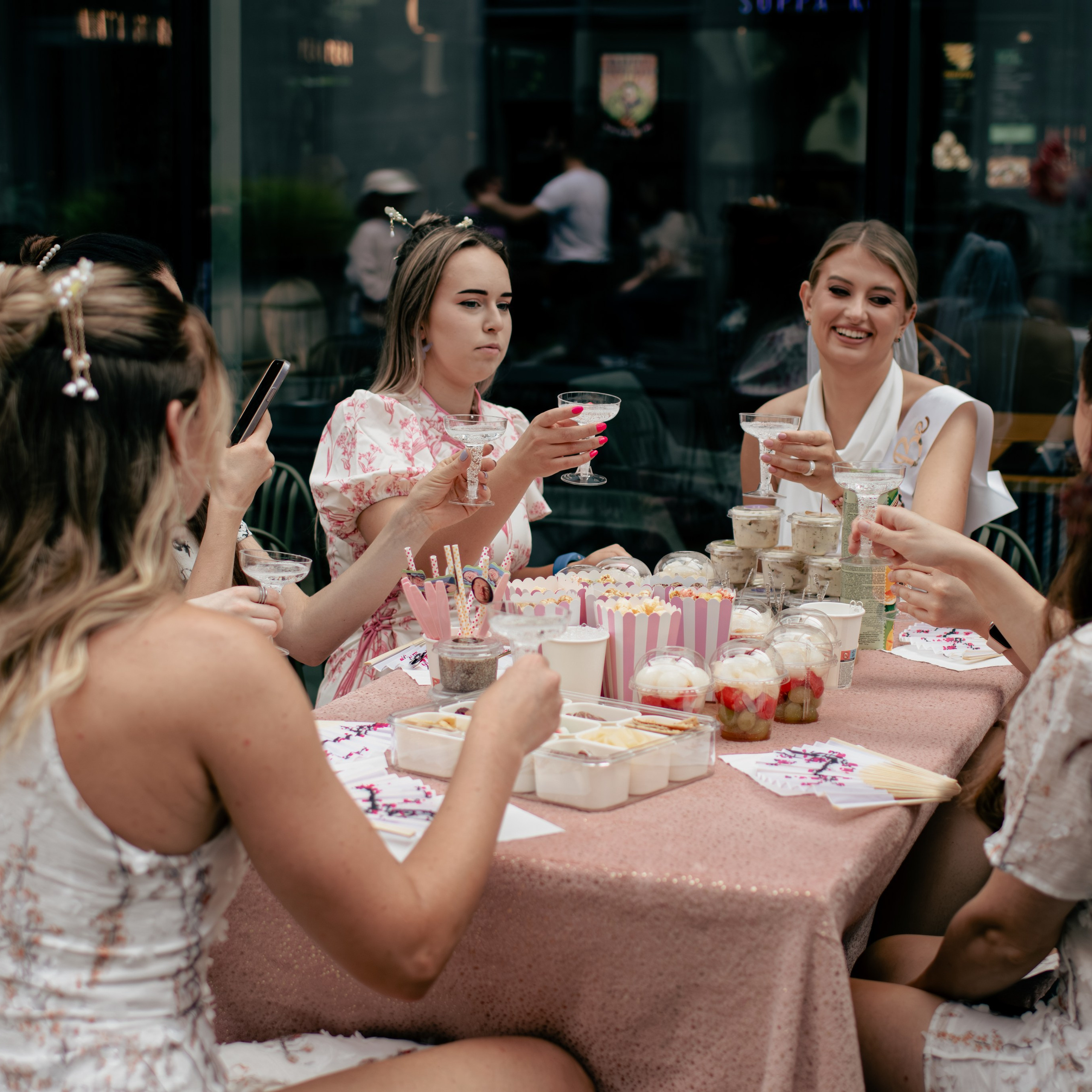 Mergvakaris, mergvakario fotosesija, bachelorette party, hen party, wieczór panieński, Vilnius. Photographer from Vilnius