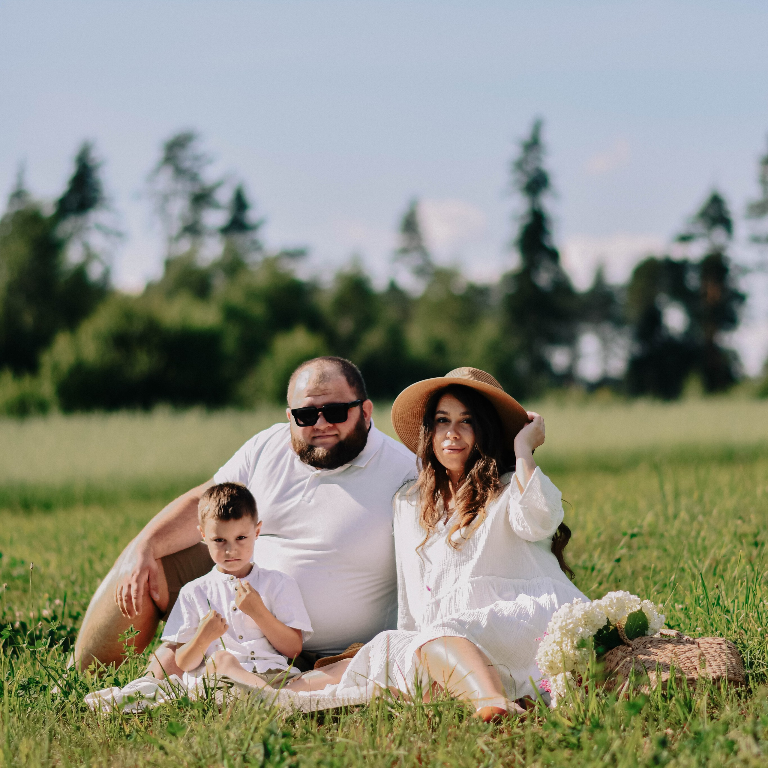 Šeimos fotosesija gamtoje. Photographer from Vilnius