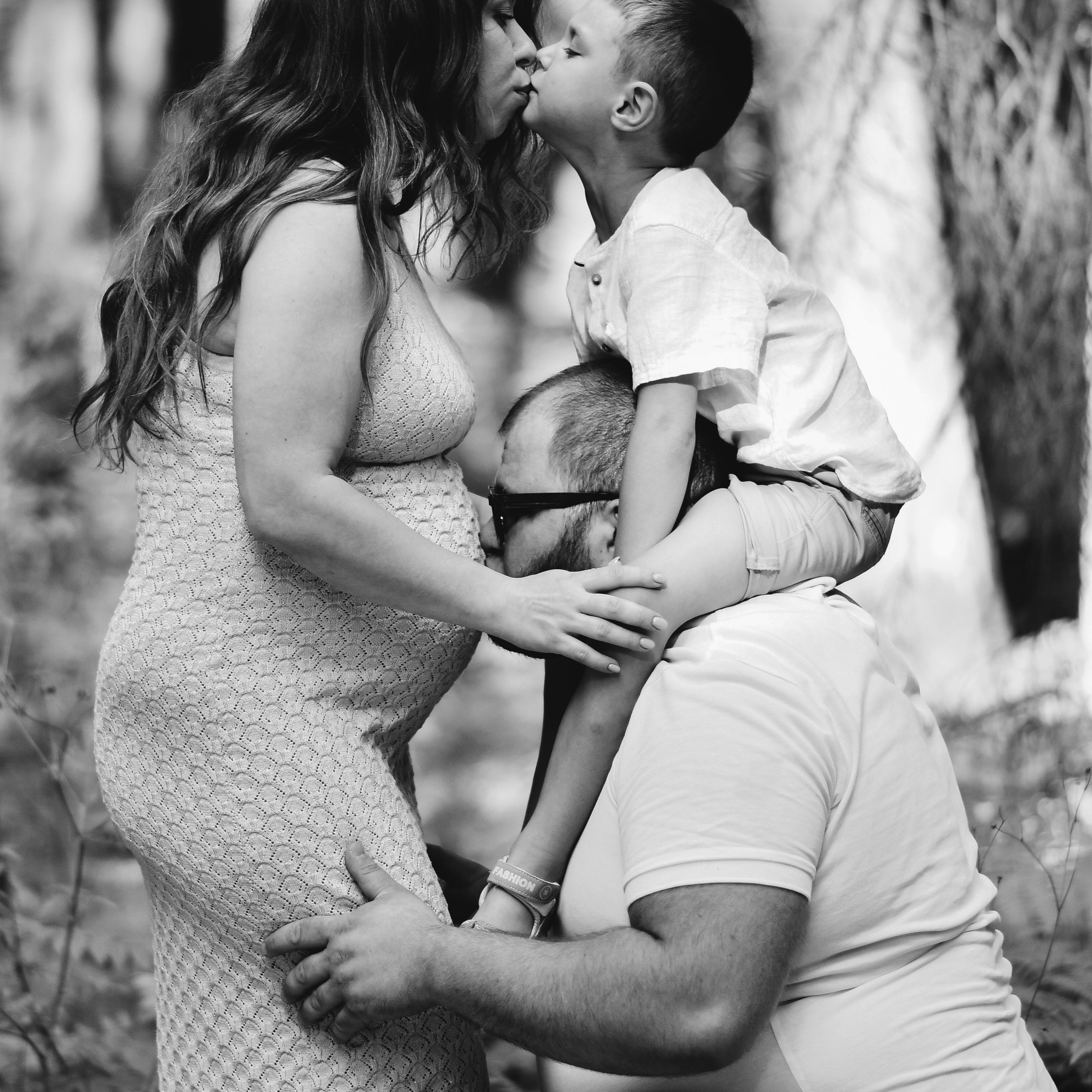 Šeimos fotosesija gamtoje. Photographer from Vilnius