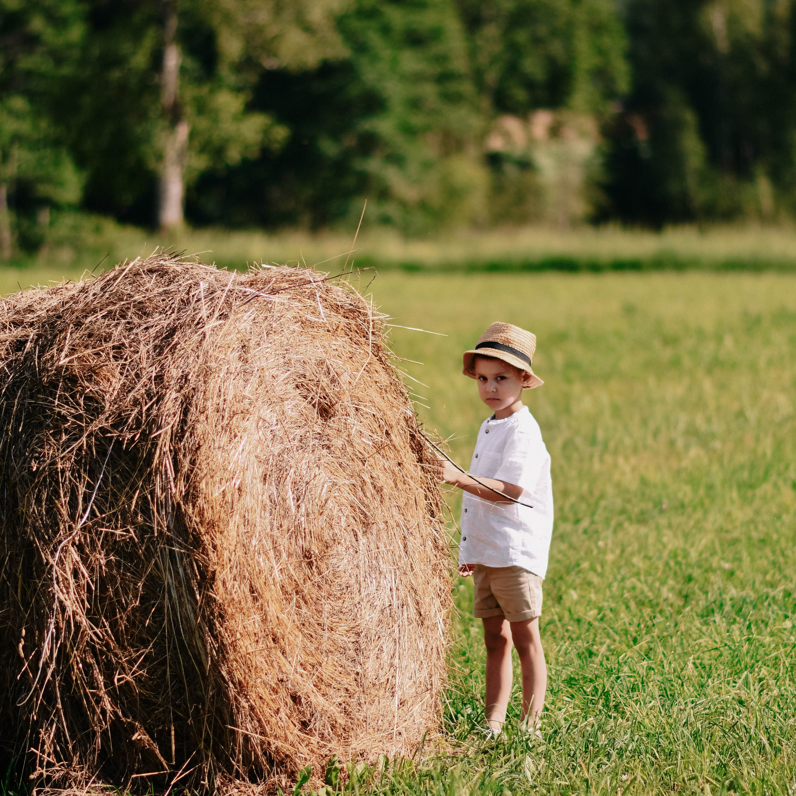 Šeimos fotosesija gamtoje. Photographer from Vilnius